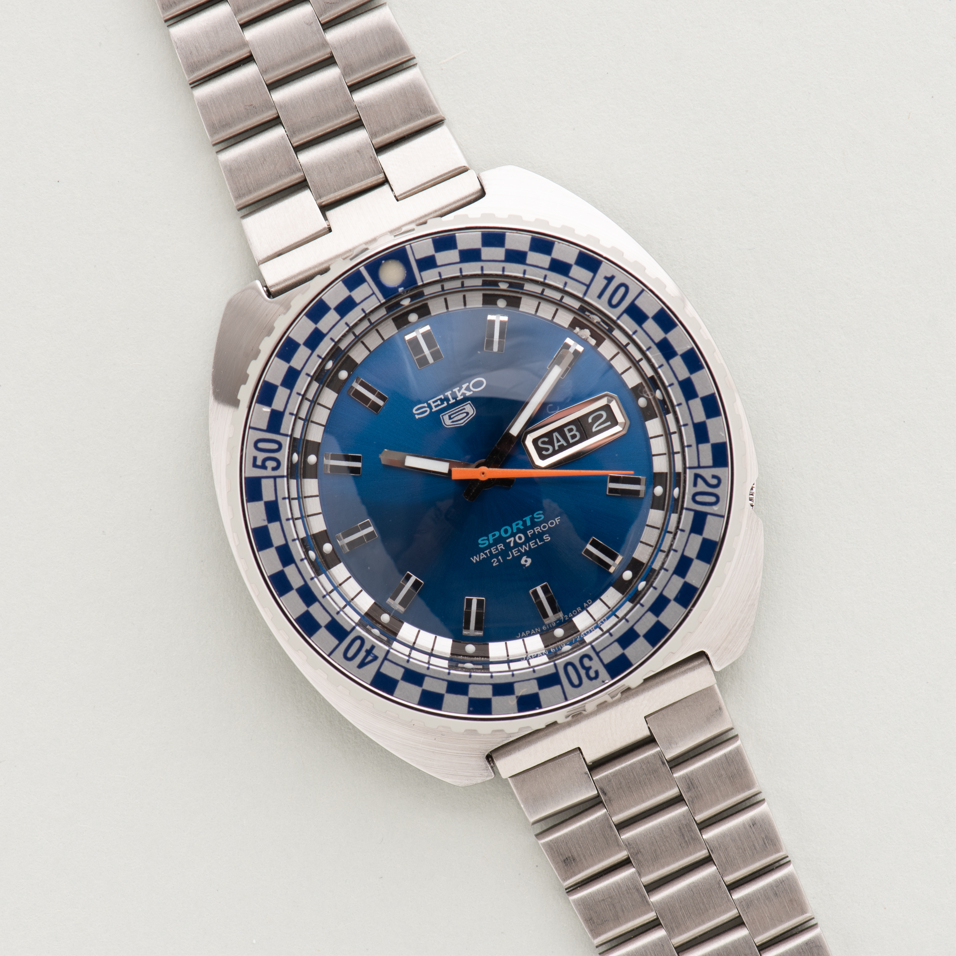 Vue de Seiko 5 Sports water 70 proof 21 Jewels réf 6119-7173