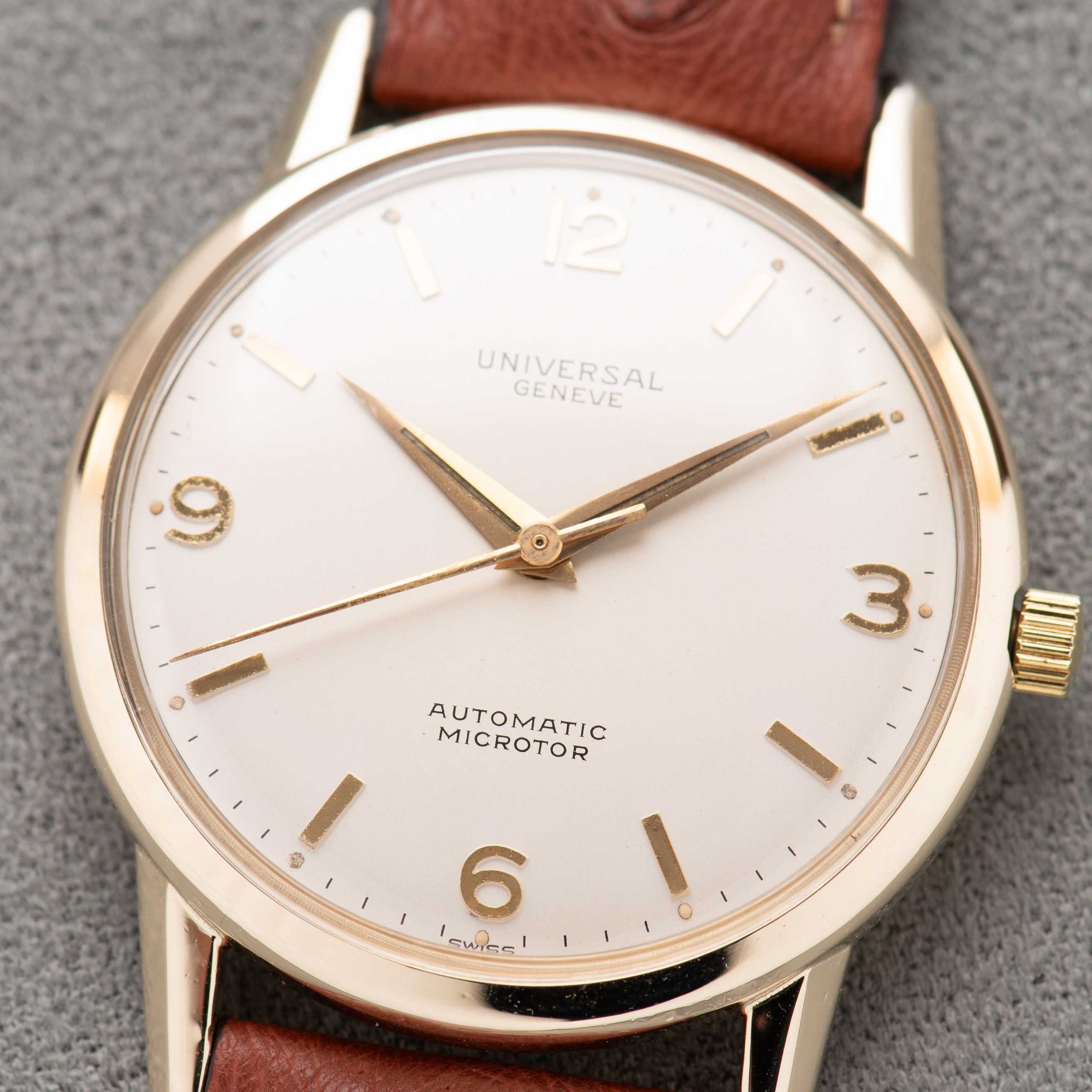 Vue de Universal Genève Automatic Micro-rotor cal 215 GoldFilled 10K Réf 3670121