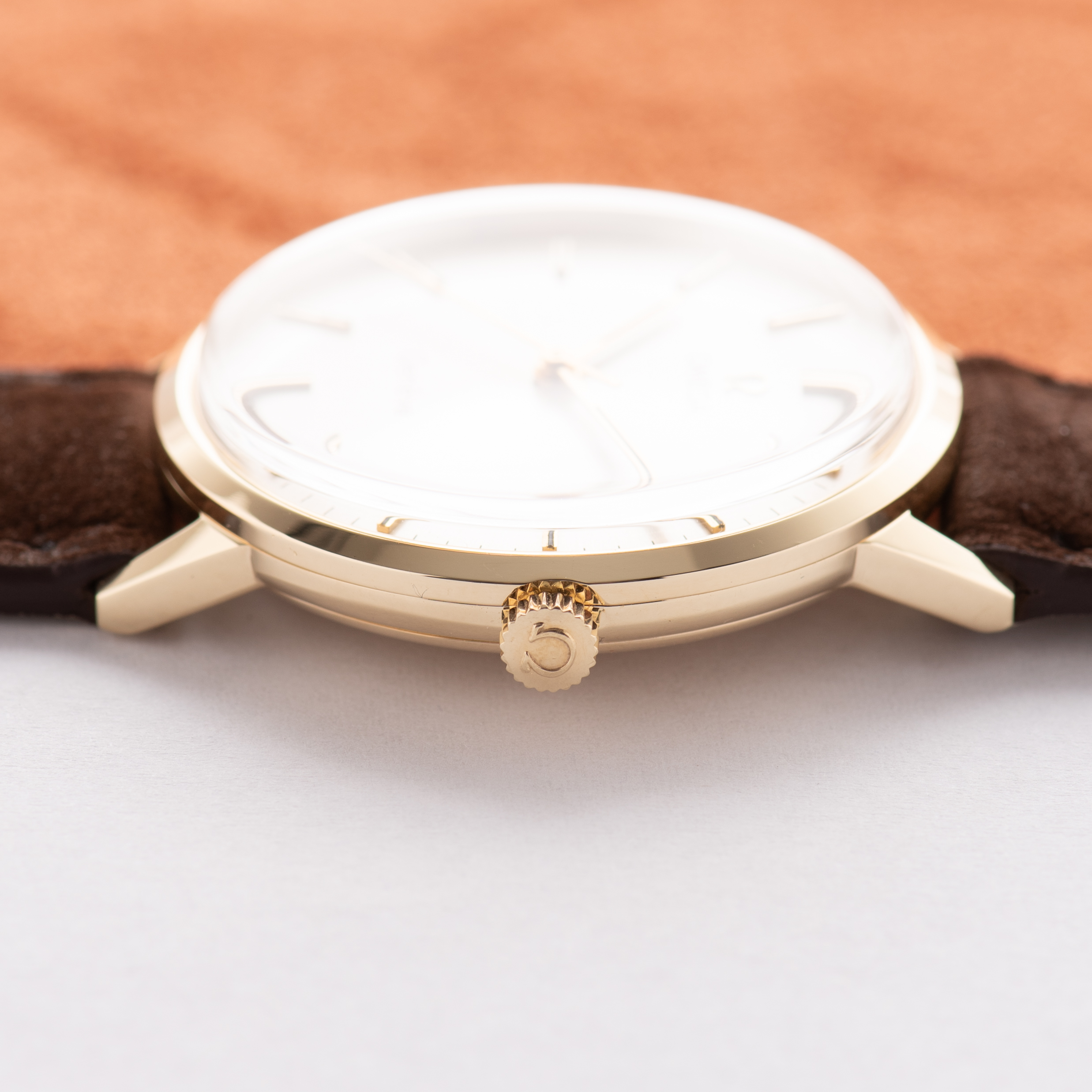 View of Omega Genève Dress Watch 14K Yellow Gold from 1970 Réf 131.041