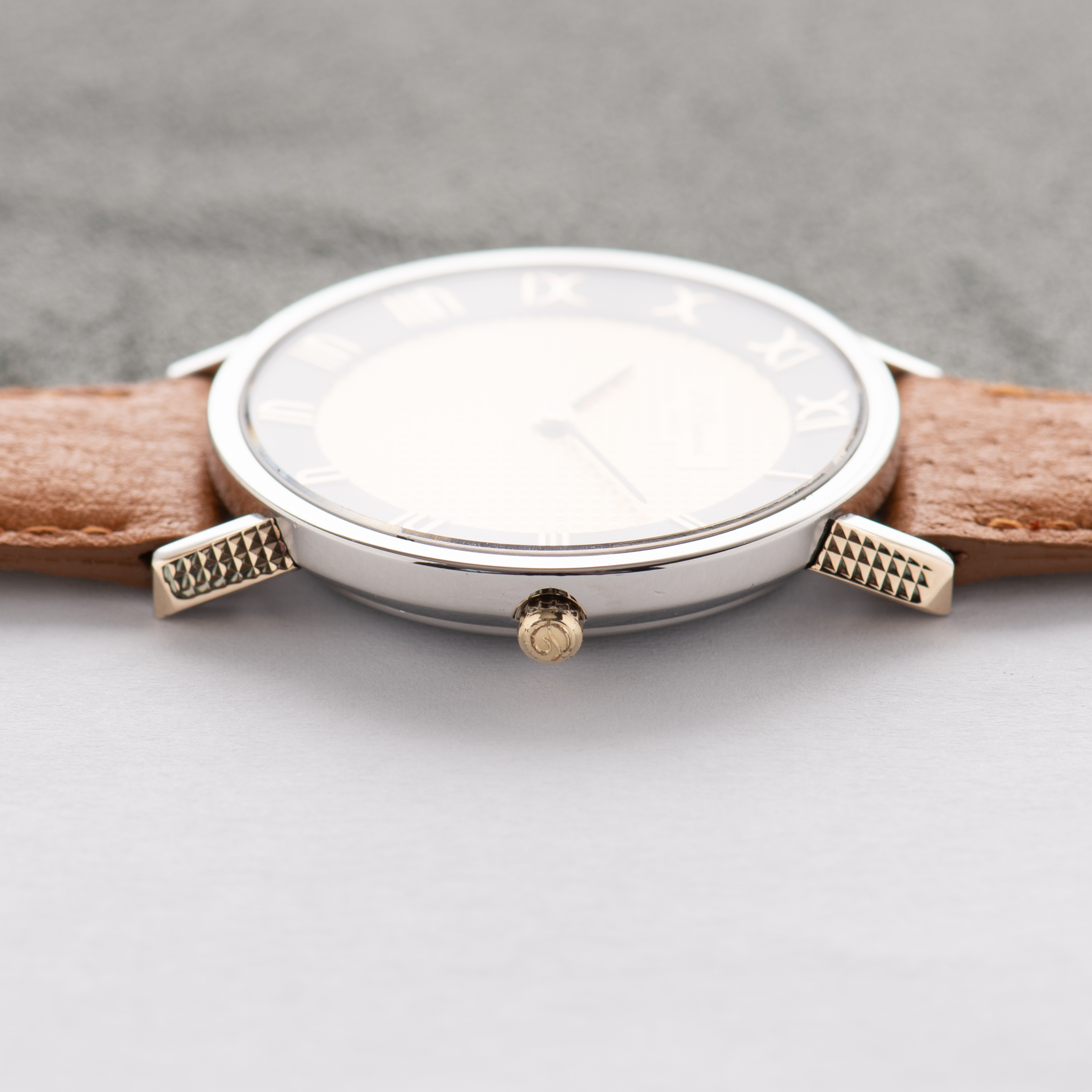 Zicht op ST Dupont Paris Quartz Gold/steel ref 199.11.5 vanaf 1990