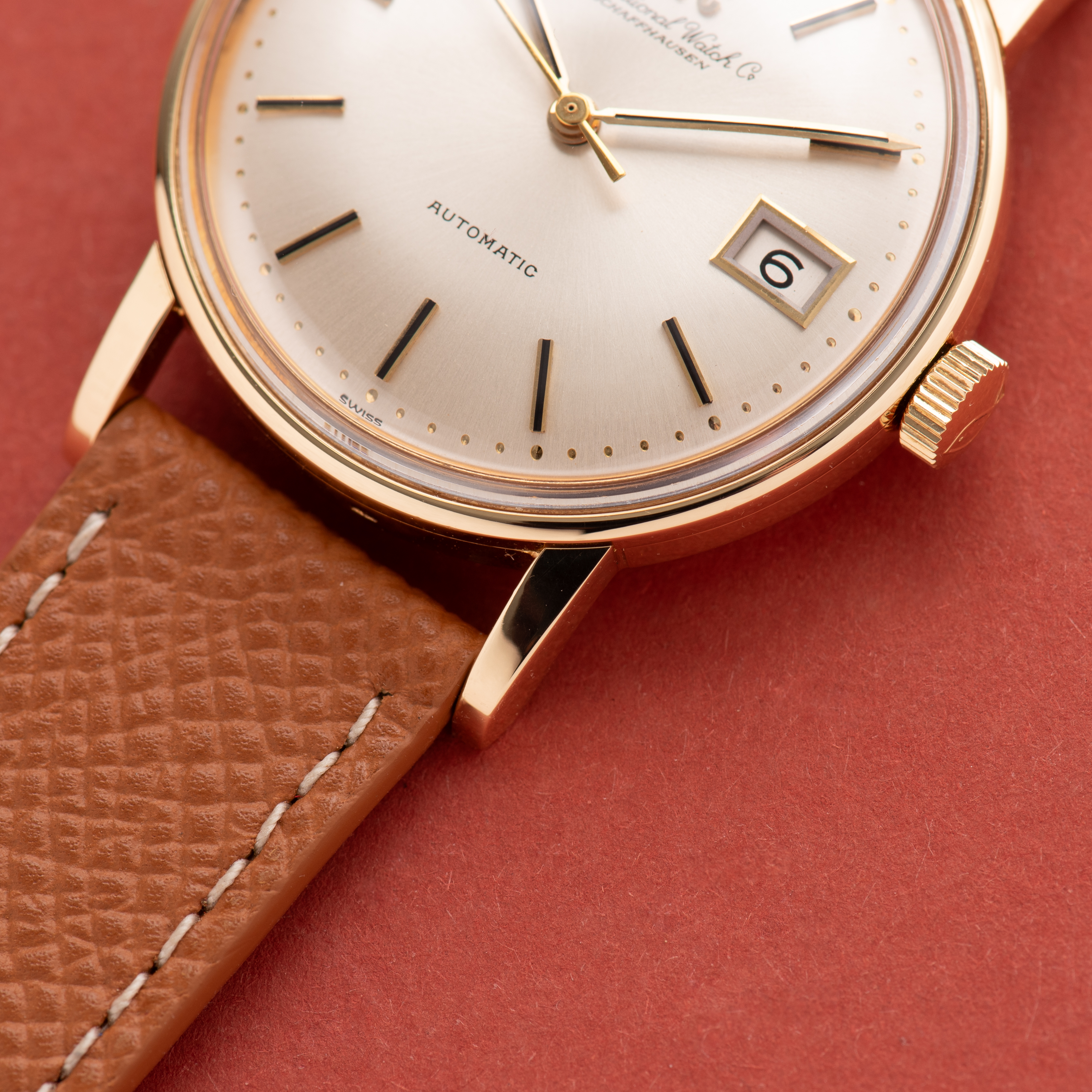 Zicht op IWC International Watch Co Schaffhausen Automatic Gold 18K cal 8541 réf 802A