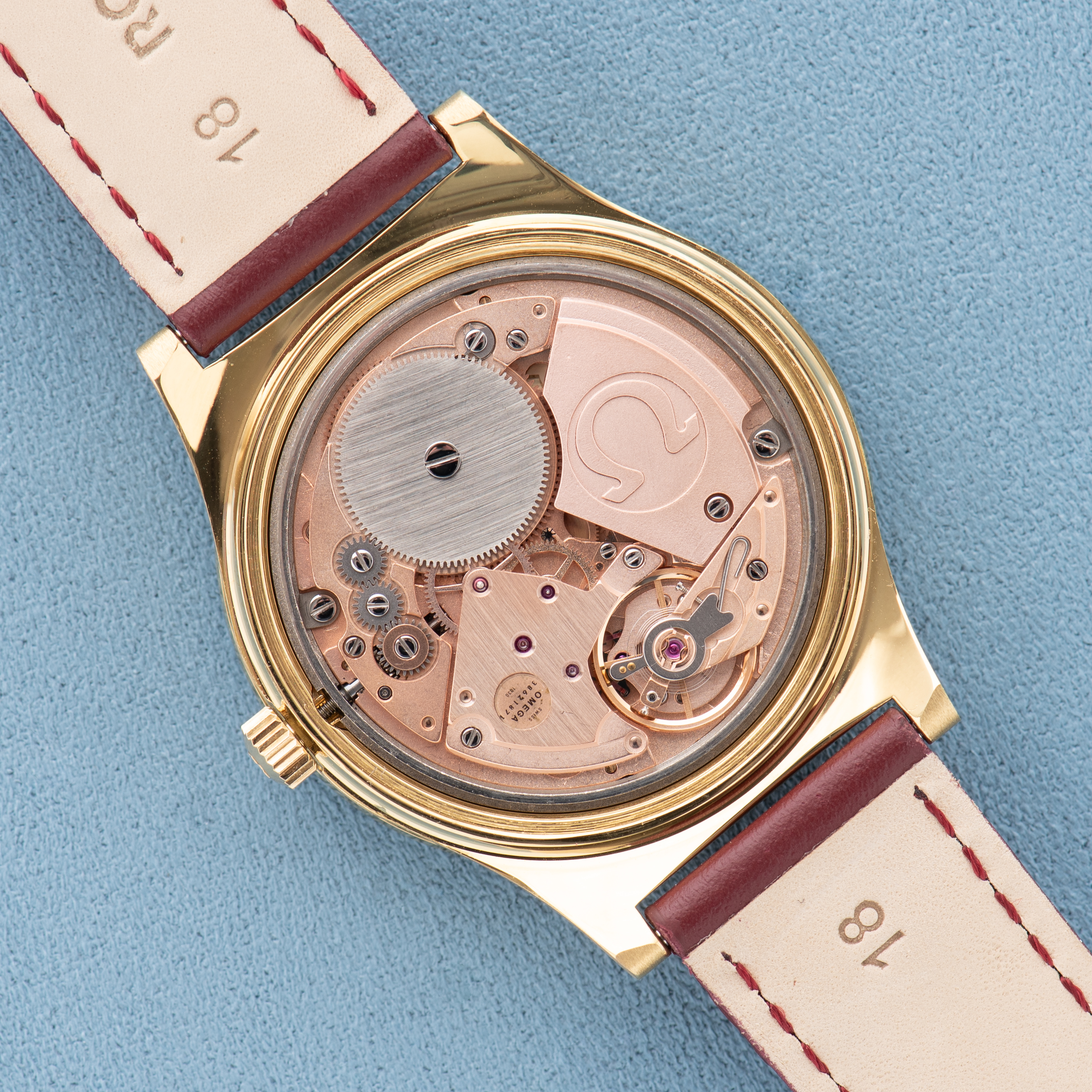 View of Omega Genève Mécanique Gold dial Réf 136.0102 from 1974