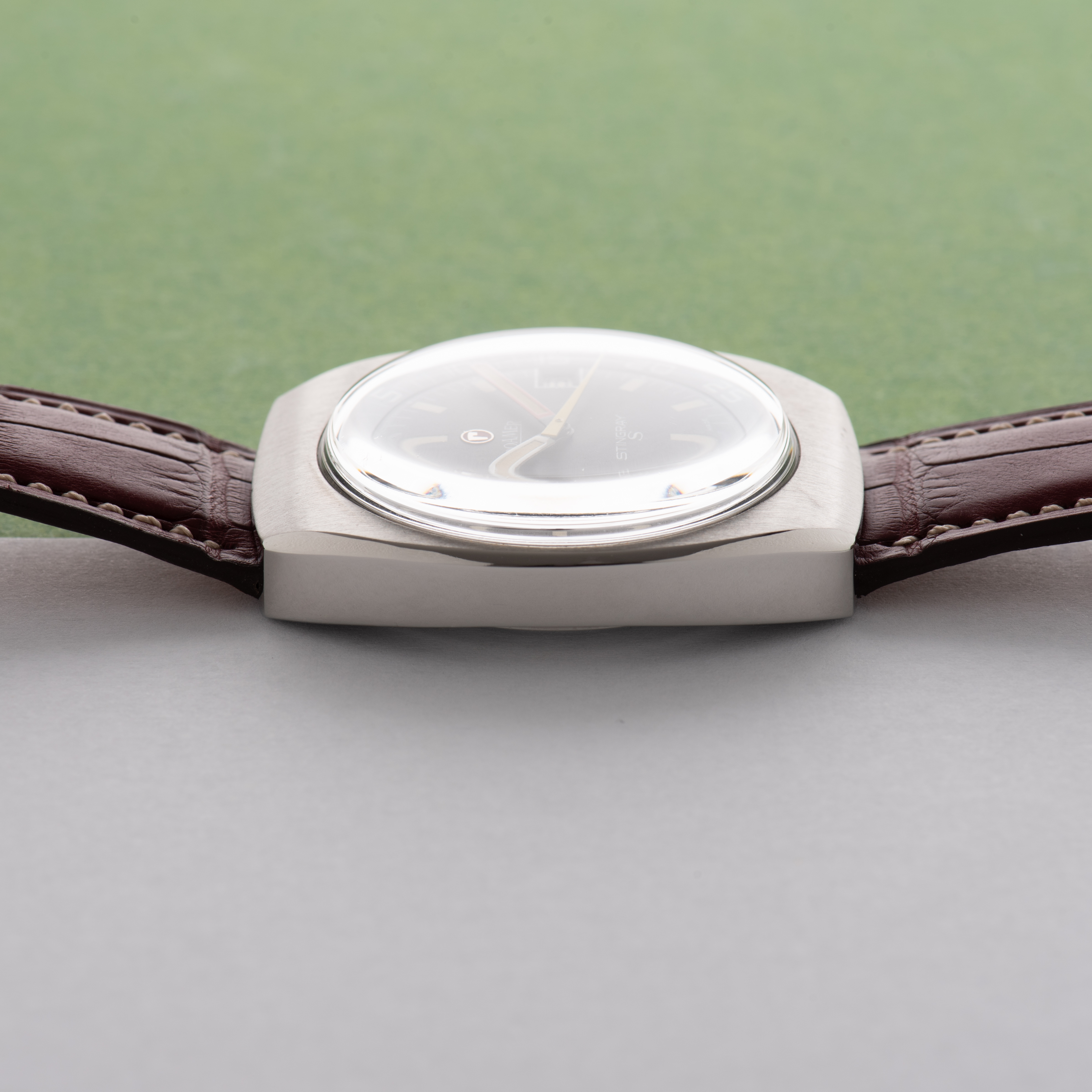 Zicht op Roamer Stingray S automatic Sub 200M ref 471-9120,605 cal MST471