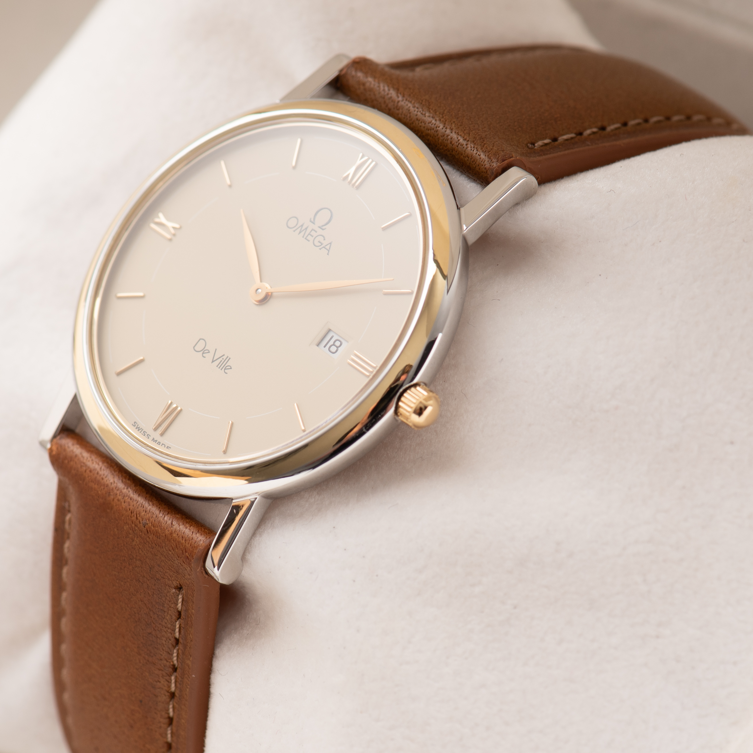 View of Omega De Ville Quartz Gold Steel Creme Dial Réf 196.2379 Full set from 1/09/1995
