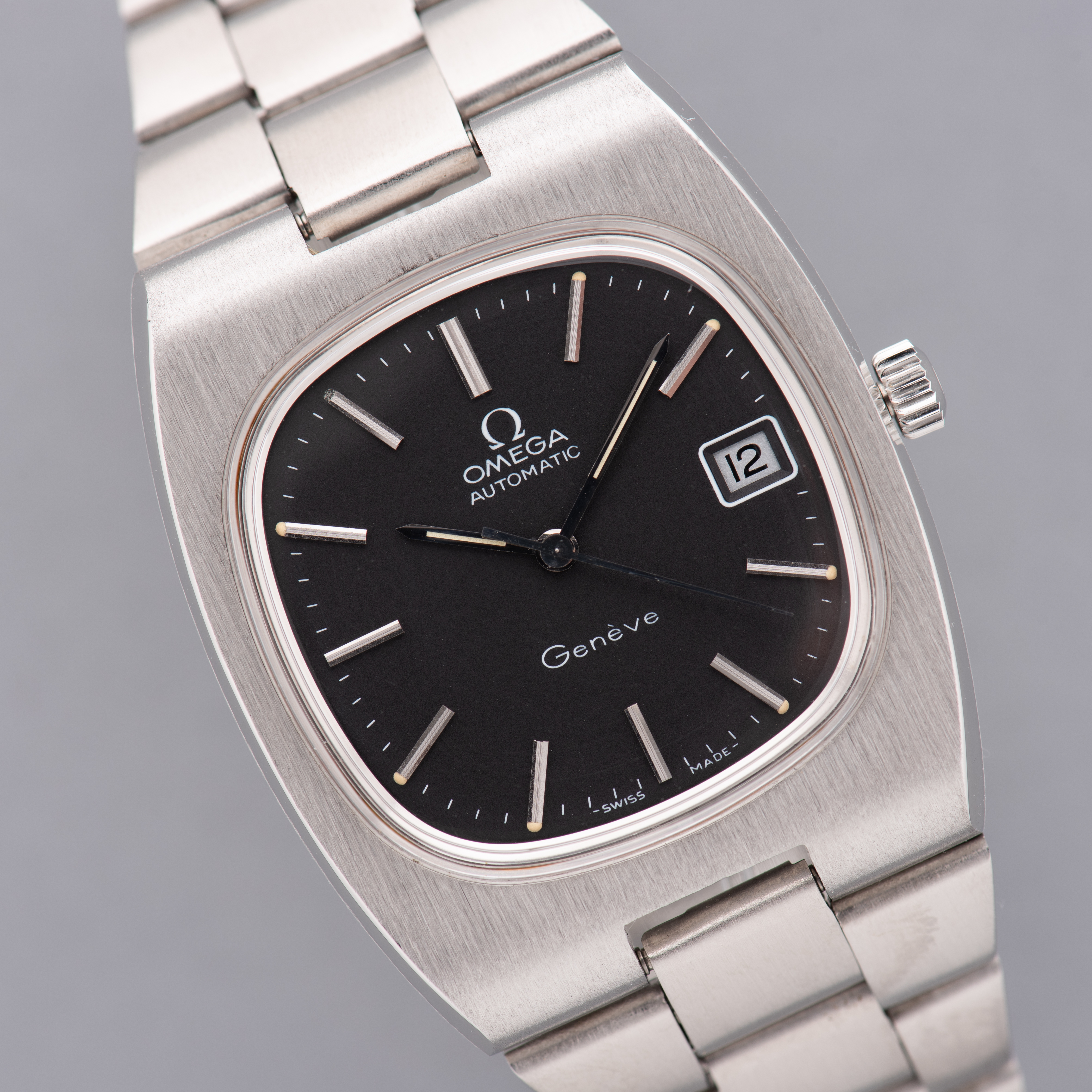 Vue de Omega Genève Automatic Date Square TV black dial réf 166.0191 from 1974