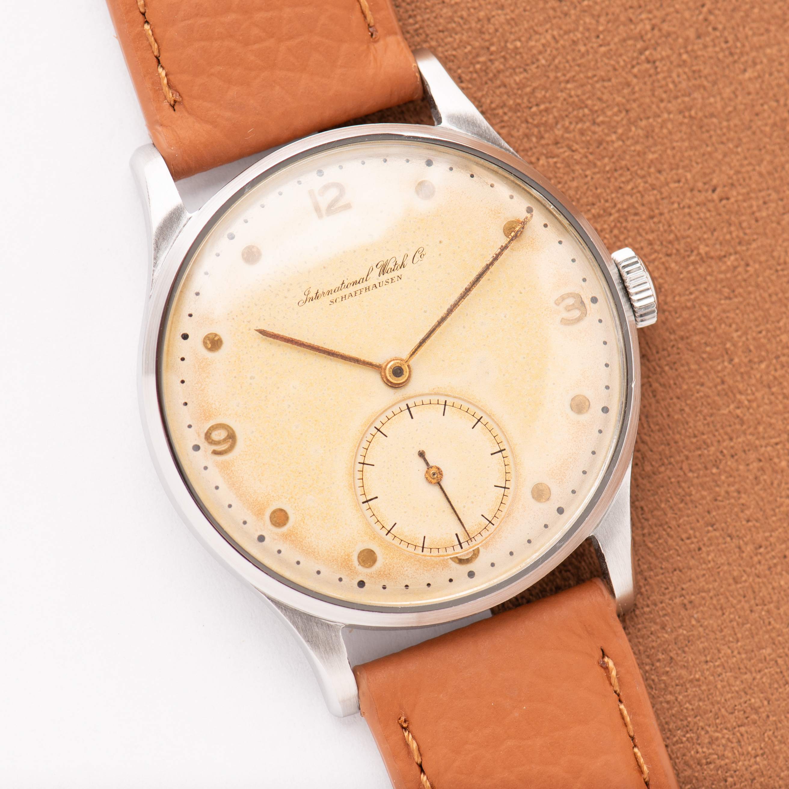 View of IWC International Watch Co. Schaffhausen Calibre 83 – Ref. 1.109.570 - 1945