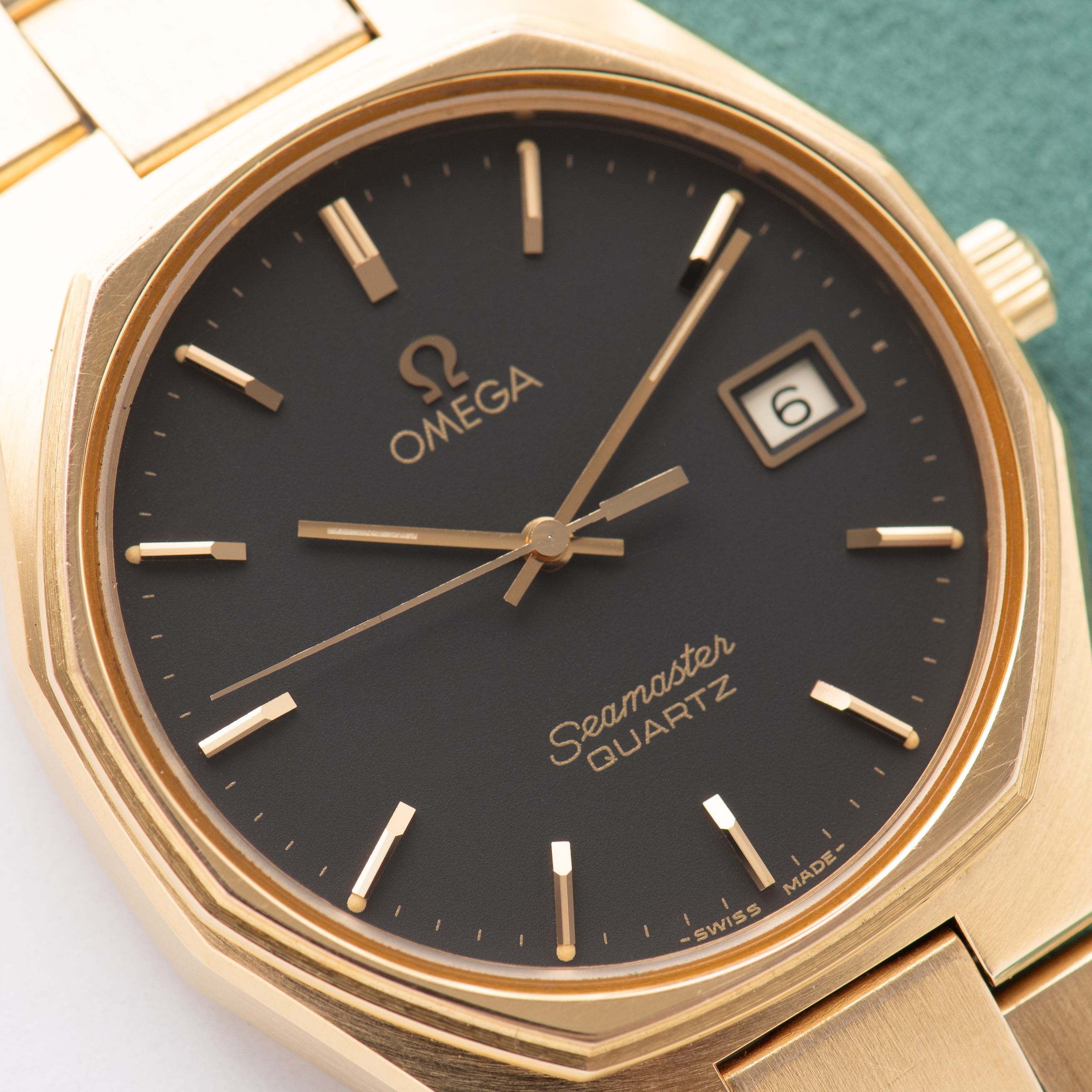 View of Omega Seamaster Quartz Black Mat Dial Réf 1960128 from 1979