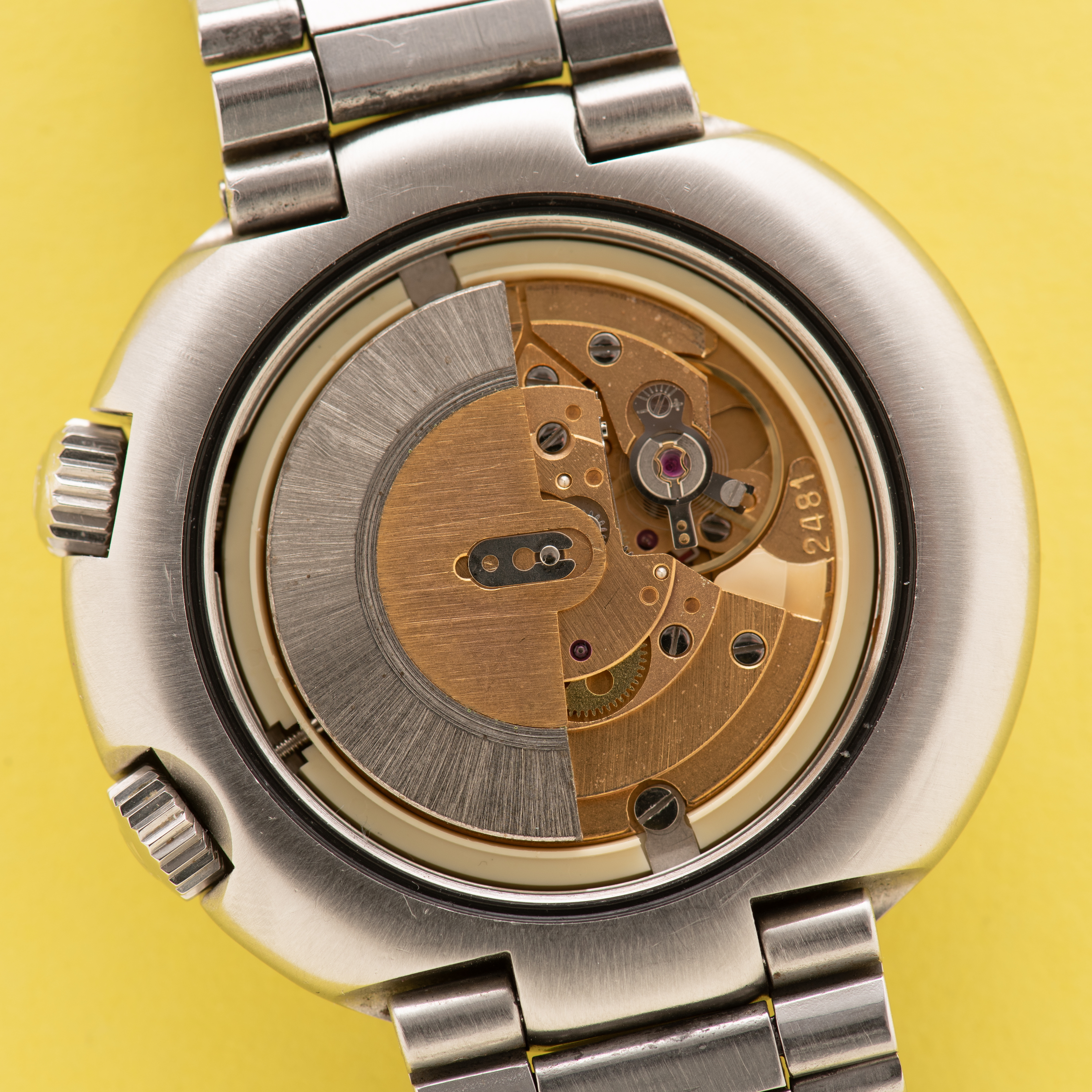 Zicht op Tissot Swiss Automatic T12 ref 44644 cal 2481