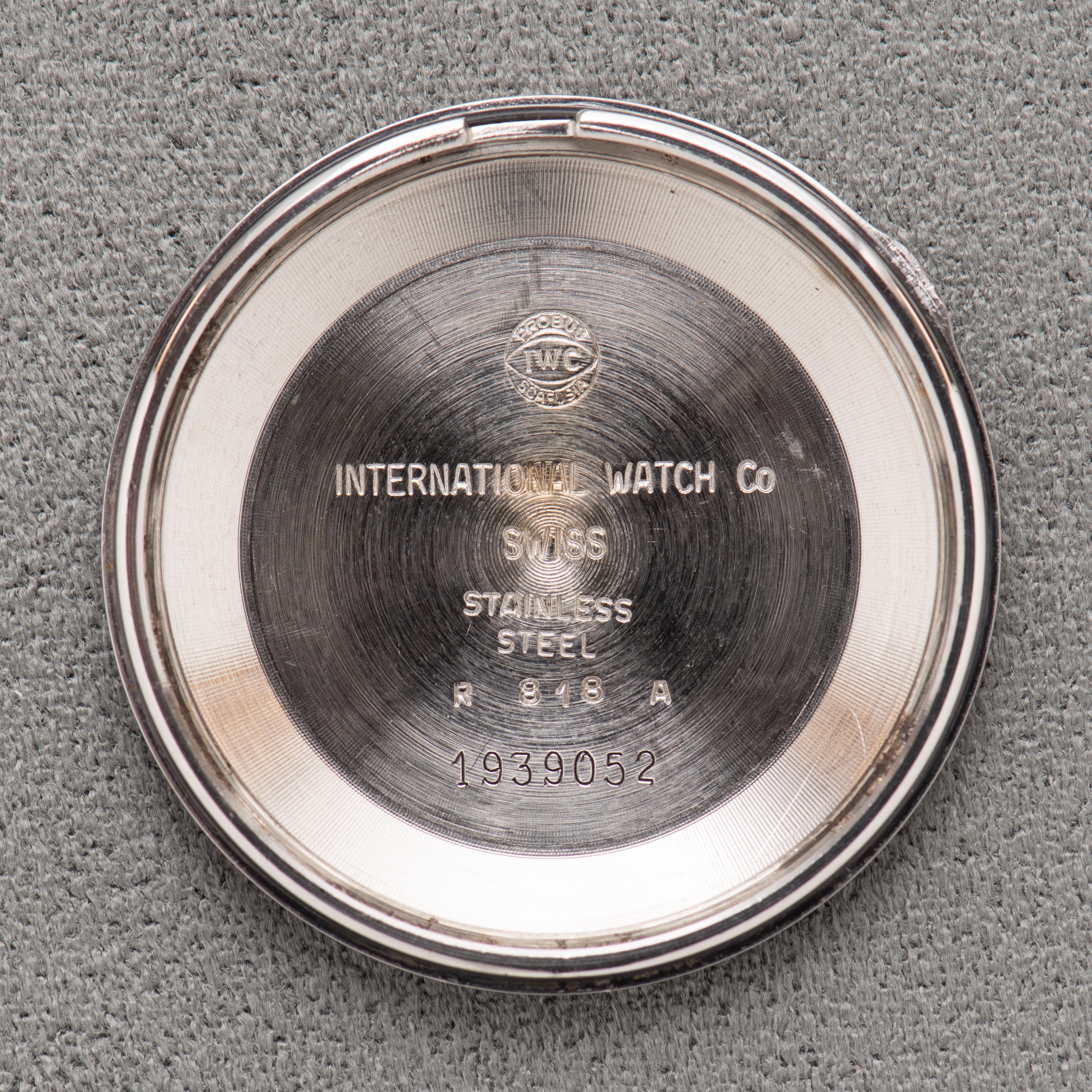 Vue de IWC International Watch Co Schaffhausen Automatic Silver Dial cal 8541 réf R818A