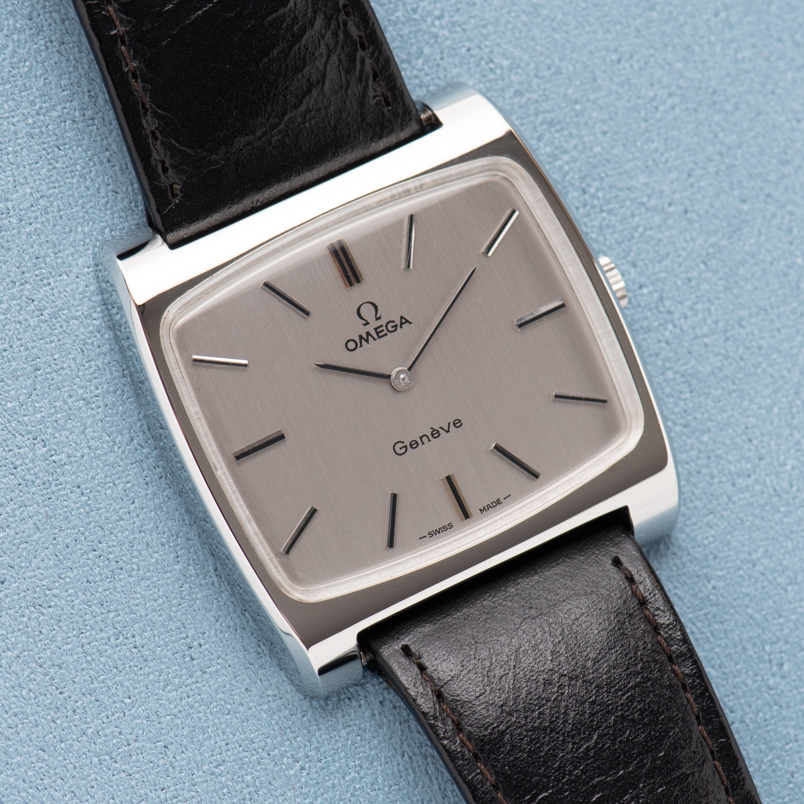 Vue de Omega Genève Oversize Silver Dial New Old Stock Réf 111.0109 from 1971