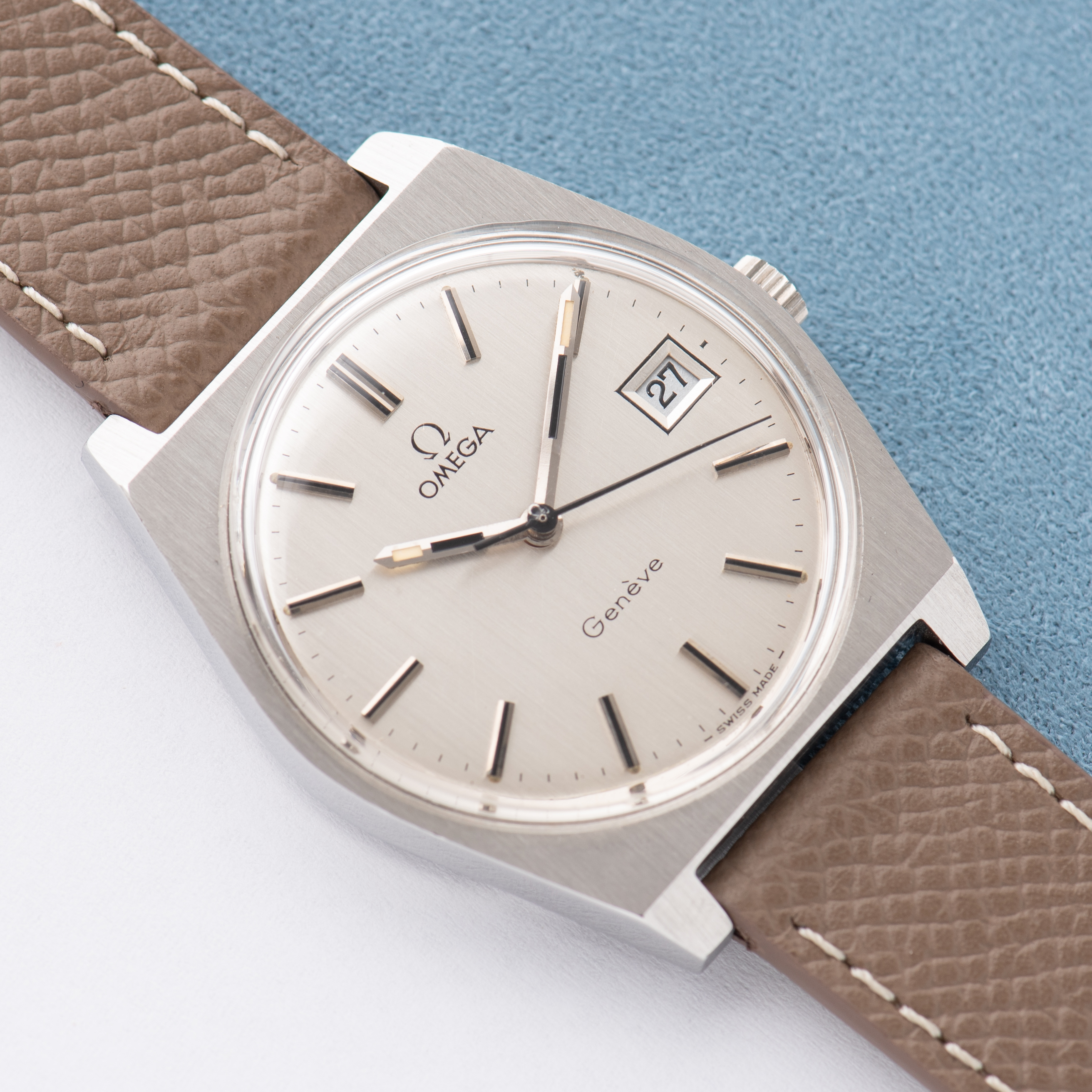 View of Omega Genève Date Silver dial Réf 136.0049 from 1972