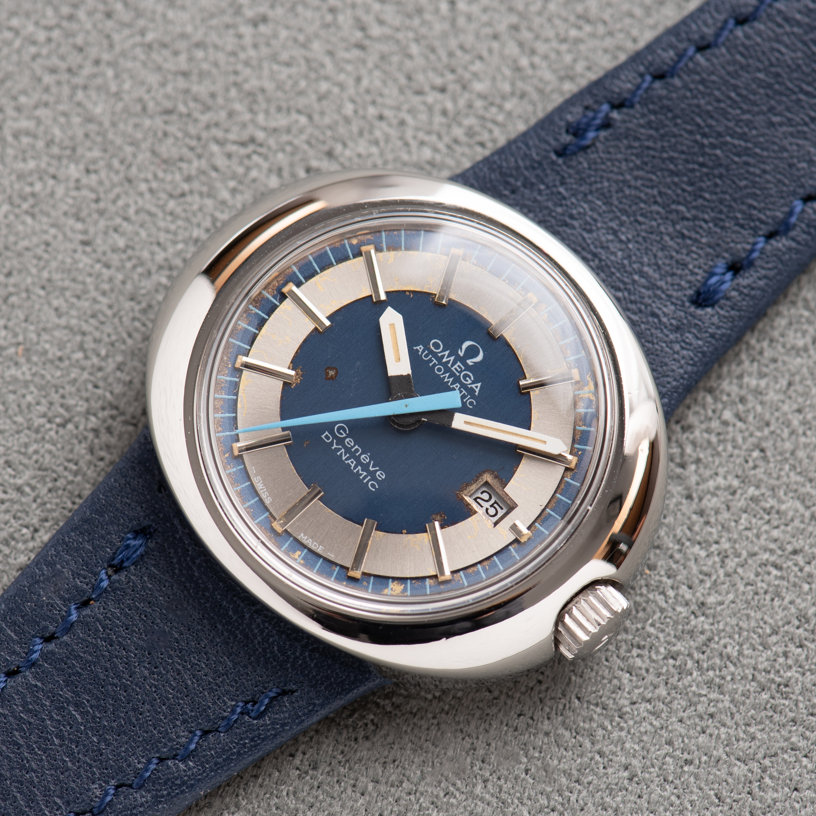 View of Omega Automatic Genève Dynamic Woman Date Grey/blue Dial Réf 566.015 from 1971