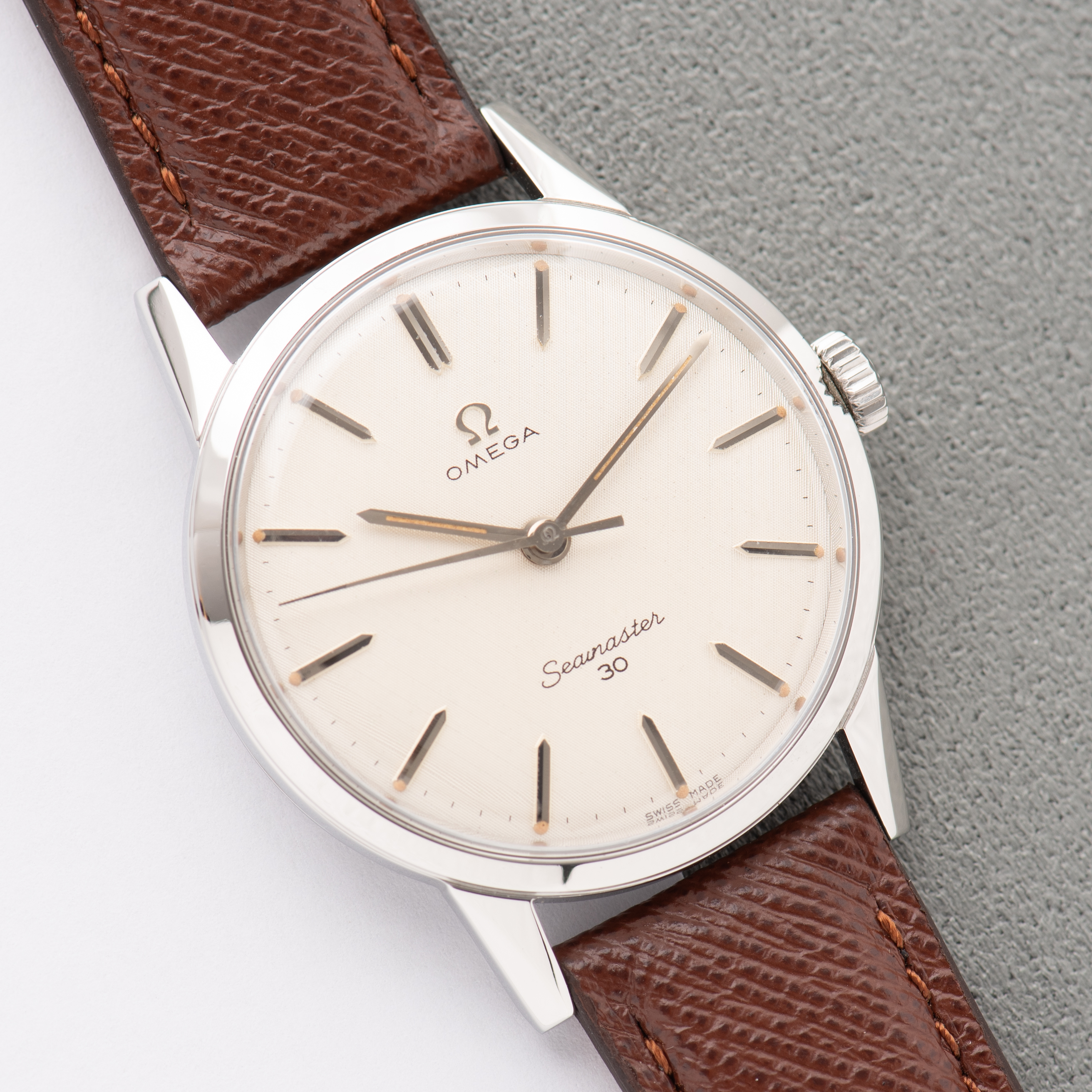 Zicht op Omega Seamaster 30 "Linnen Dial" uit 1962 Ref 135.0003-62-SC