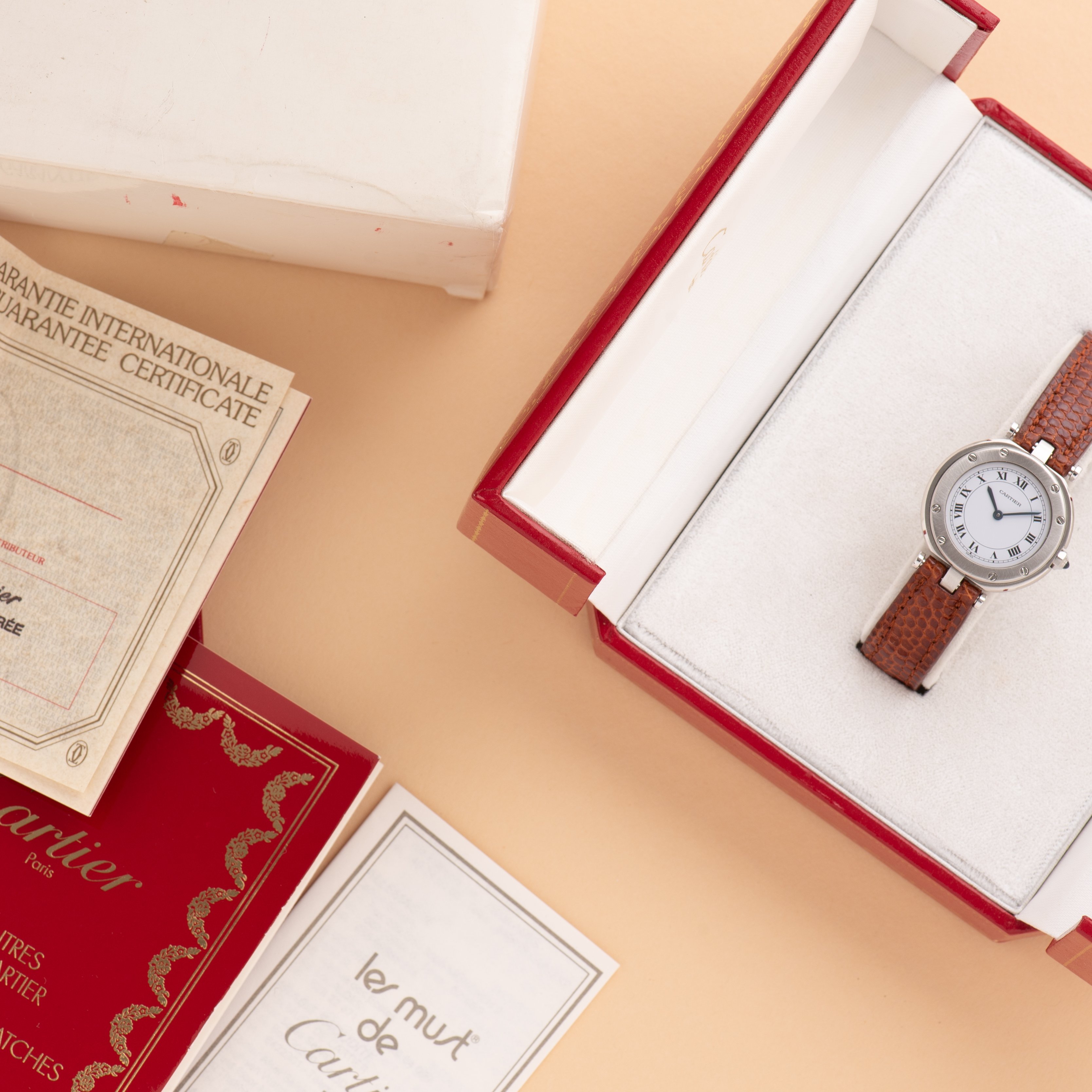 View of Cartier Santos Vendome White Roman dial réf 8192 Full set