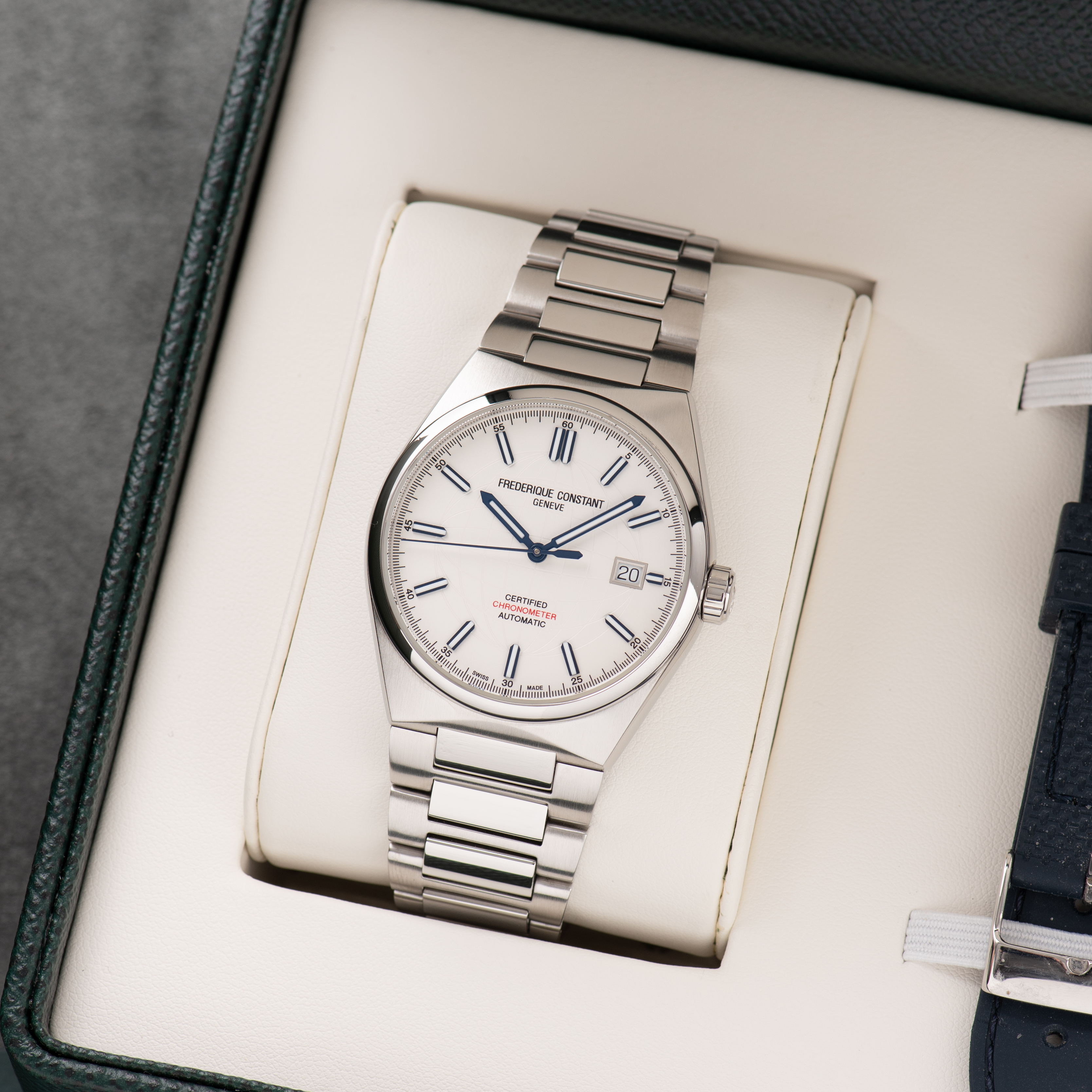 View of Frederique Constant Highlife Automatic White dial réf FC-303S3NH26B Full set