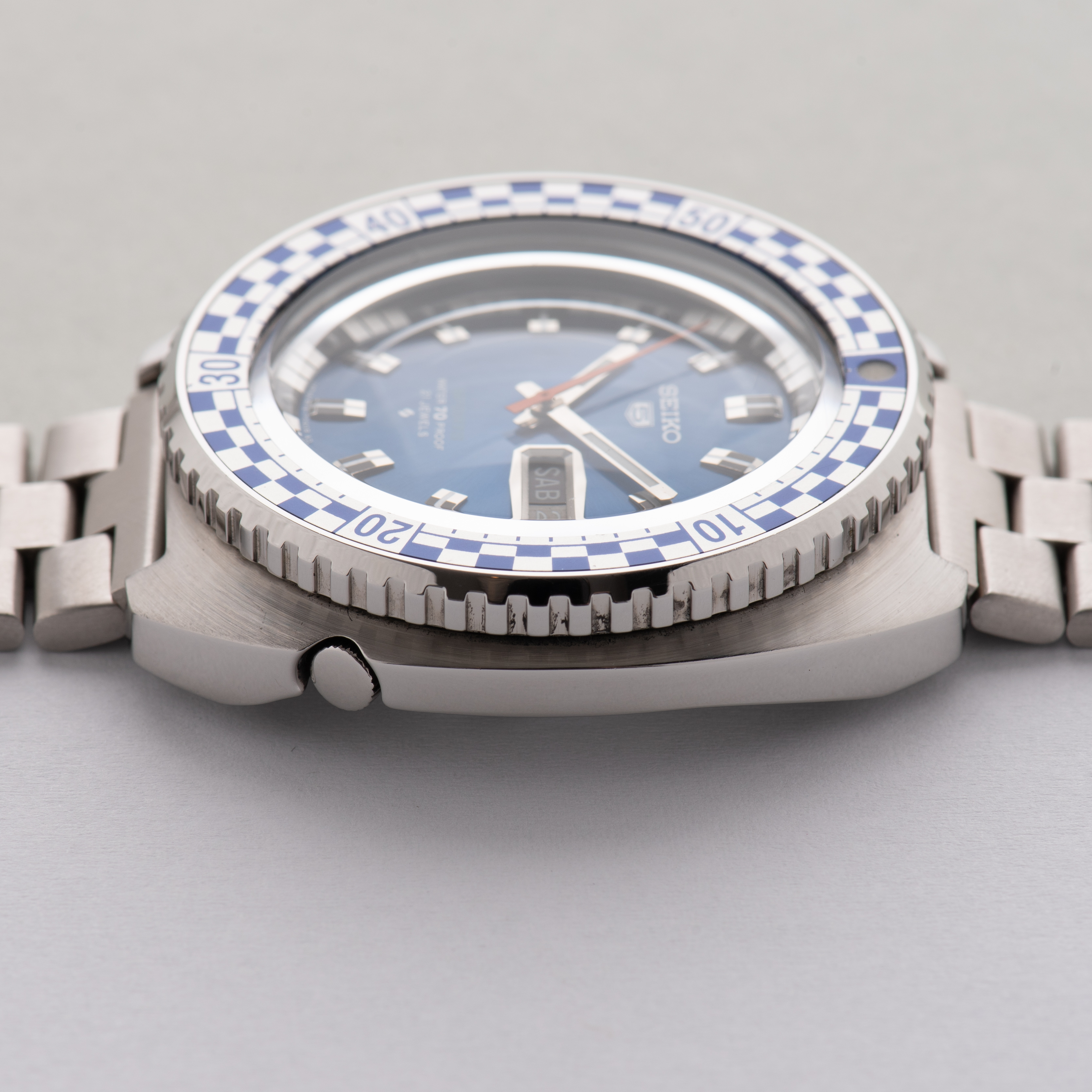 Vue de Seiko 5 Sports water 70 proof 21 Jewels réf 6119-7173