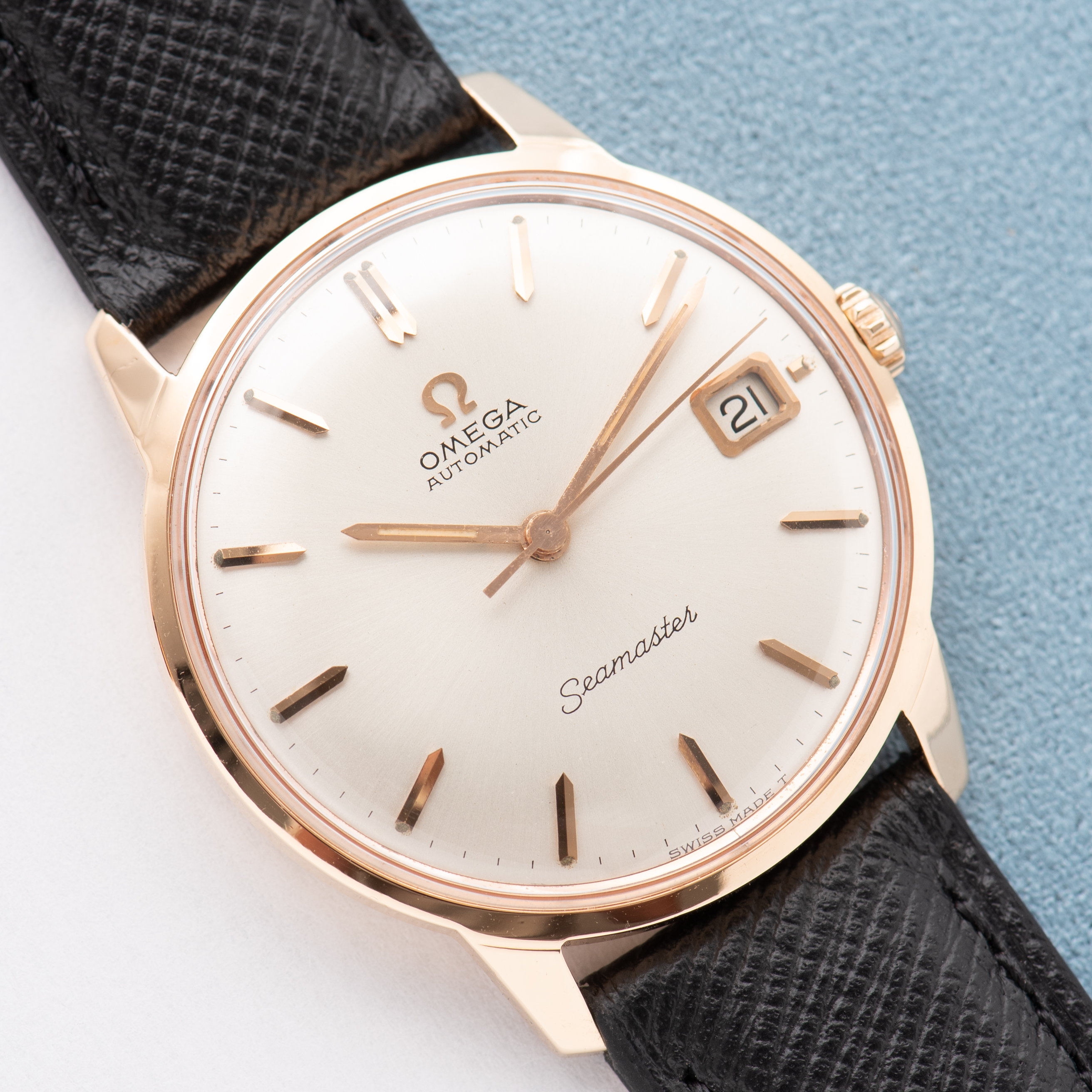 Vue de Omega Automatic Seamaster Date Pink Gold 18k from 1965 Réf 166.001