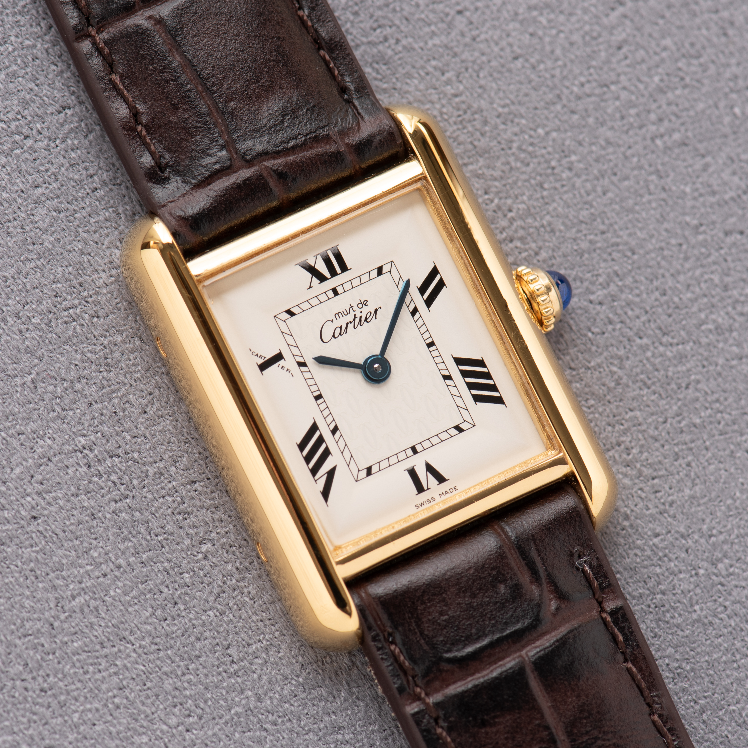 Zicht op Cartier Must de Tank Vermeil Ref 2415 vanaf 1990
