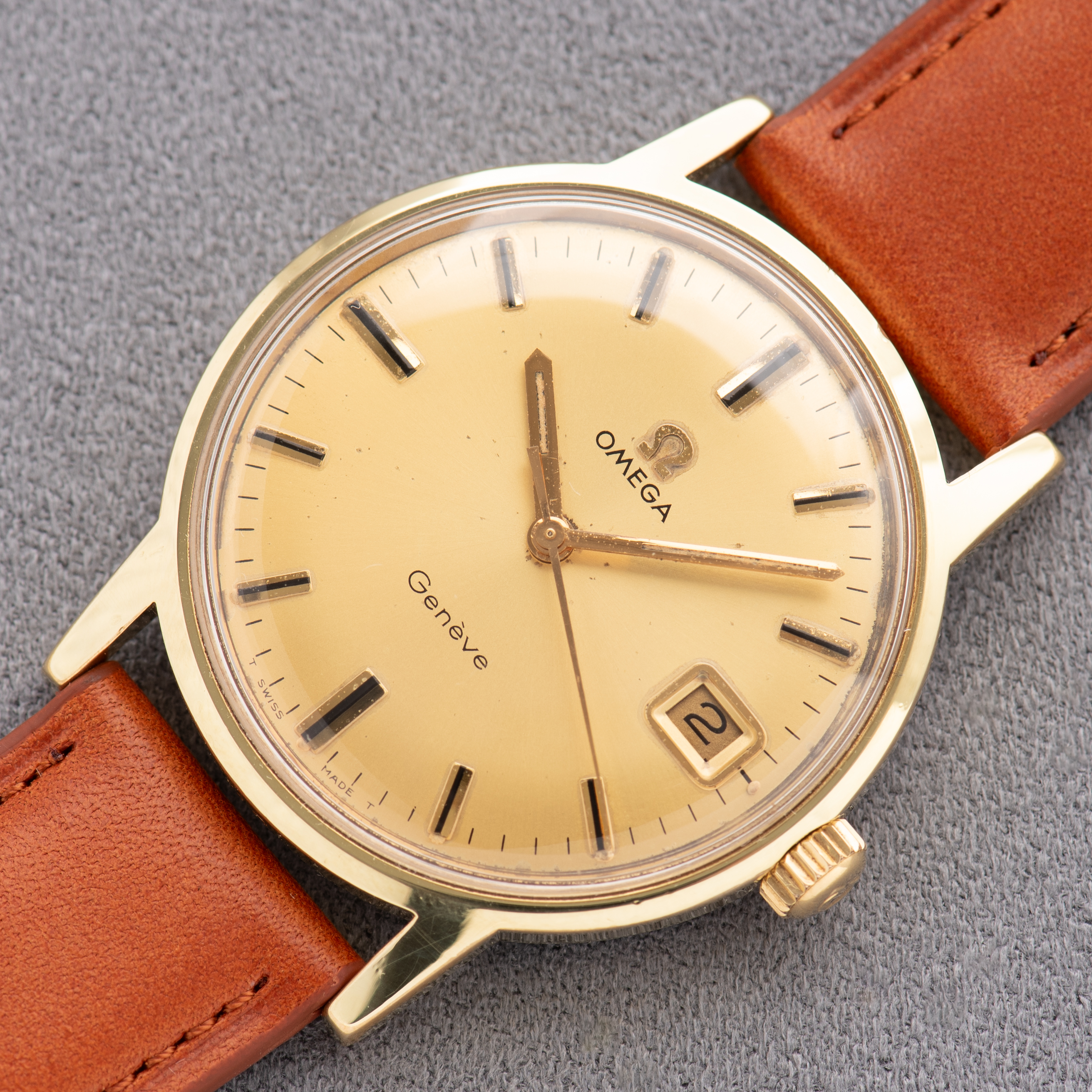 Vue de Omega Genève Date Gold dial Réf 136.070 from 1970