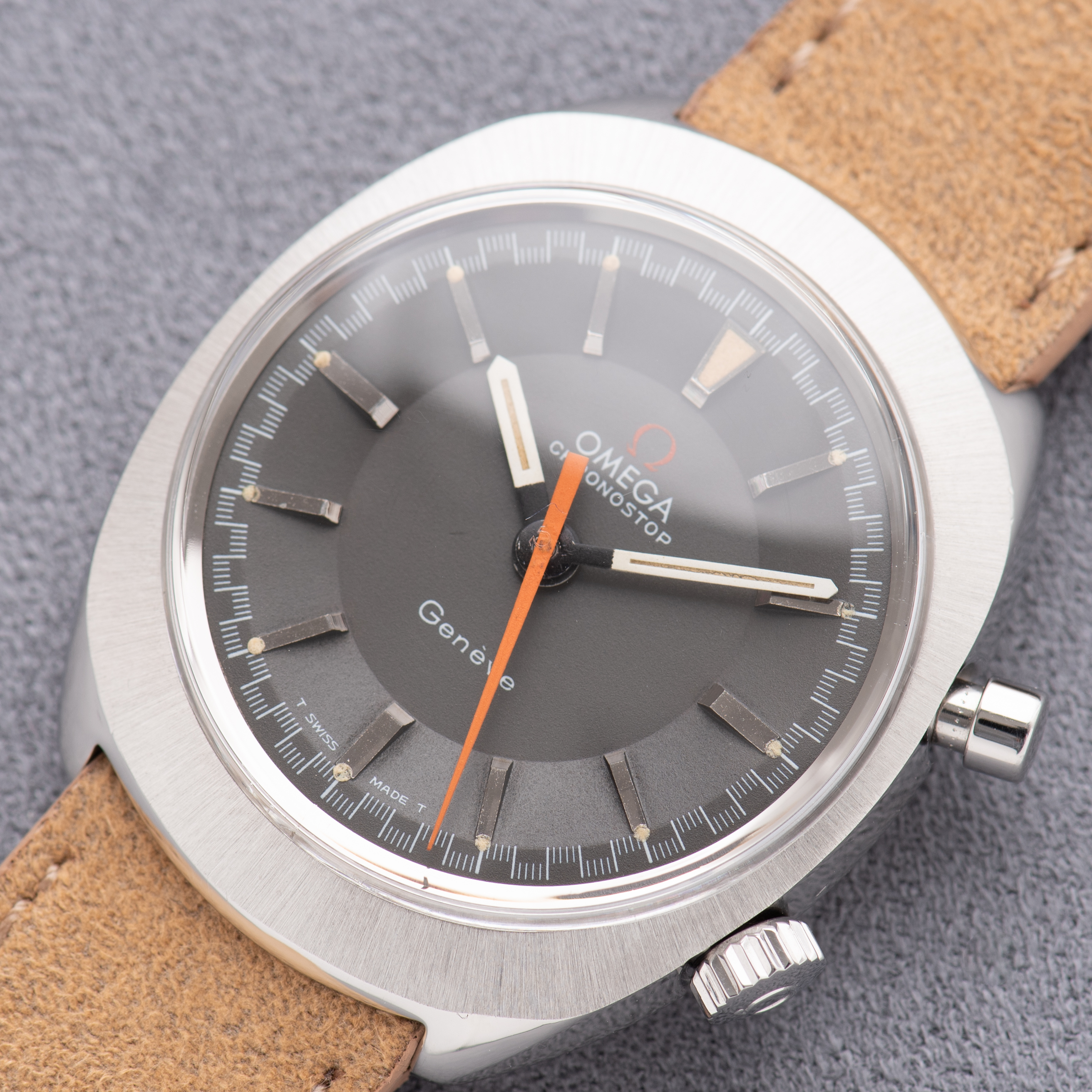 Zicht op Omega Geneva Chronostop Ref 145.010 vanaf 1968 Cal 865