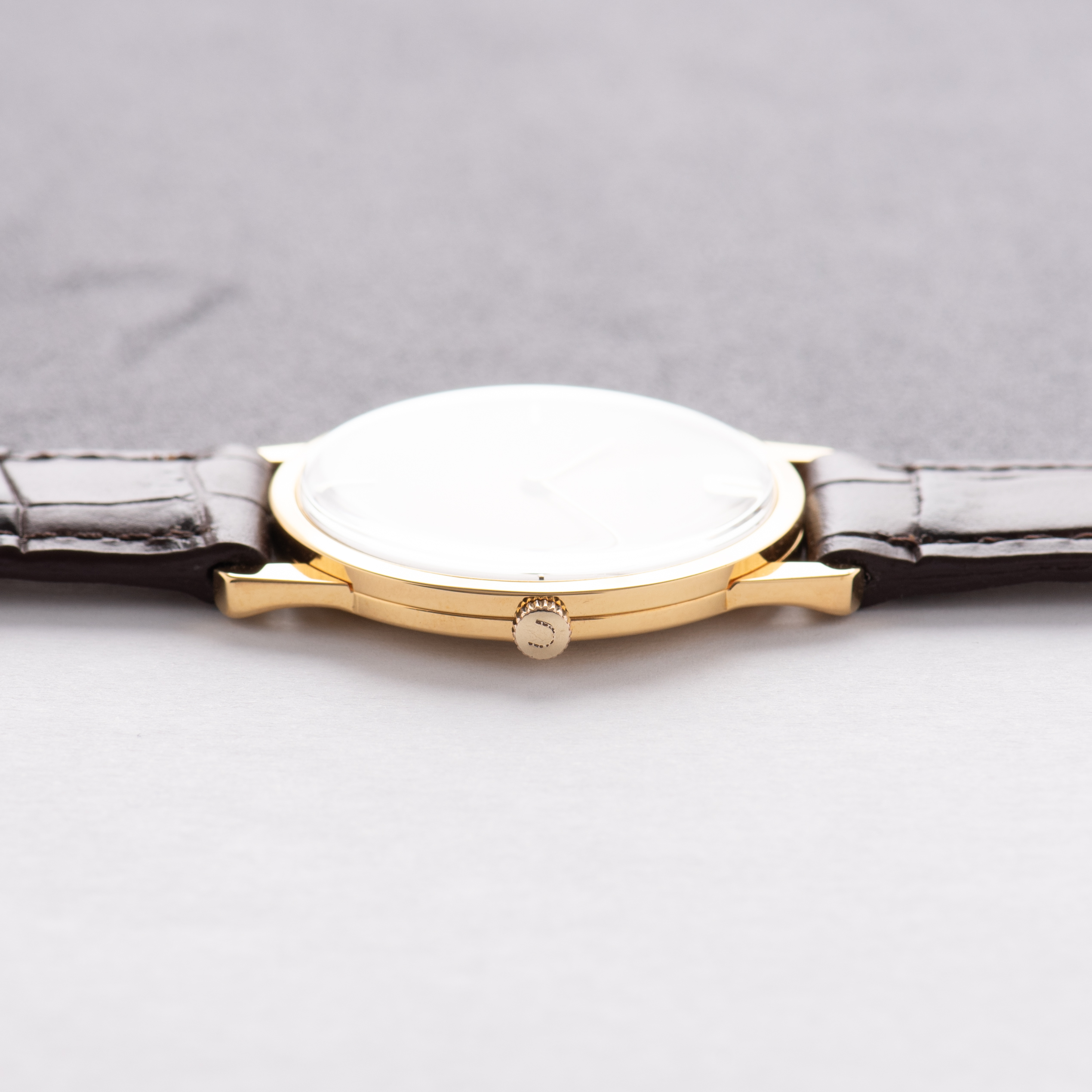 View of Universal Geneve Caramel Dial Extraslim Cal 42 from 1970