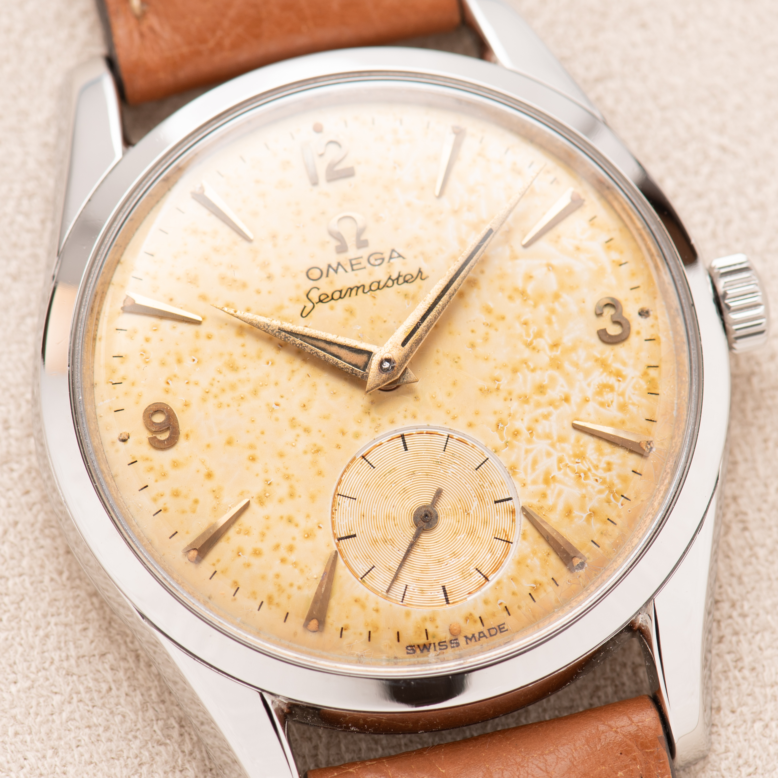 View of Omega Seamaster Petite seconde Patina Dial réf 2937-3 from 1958