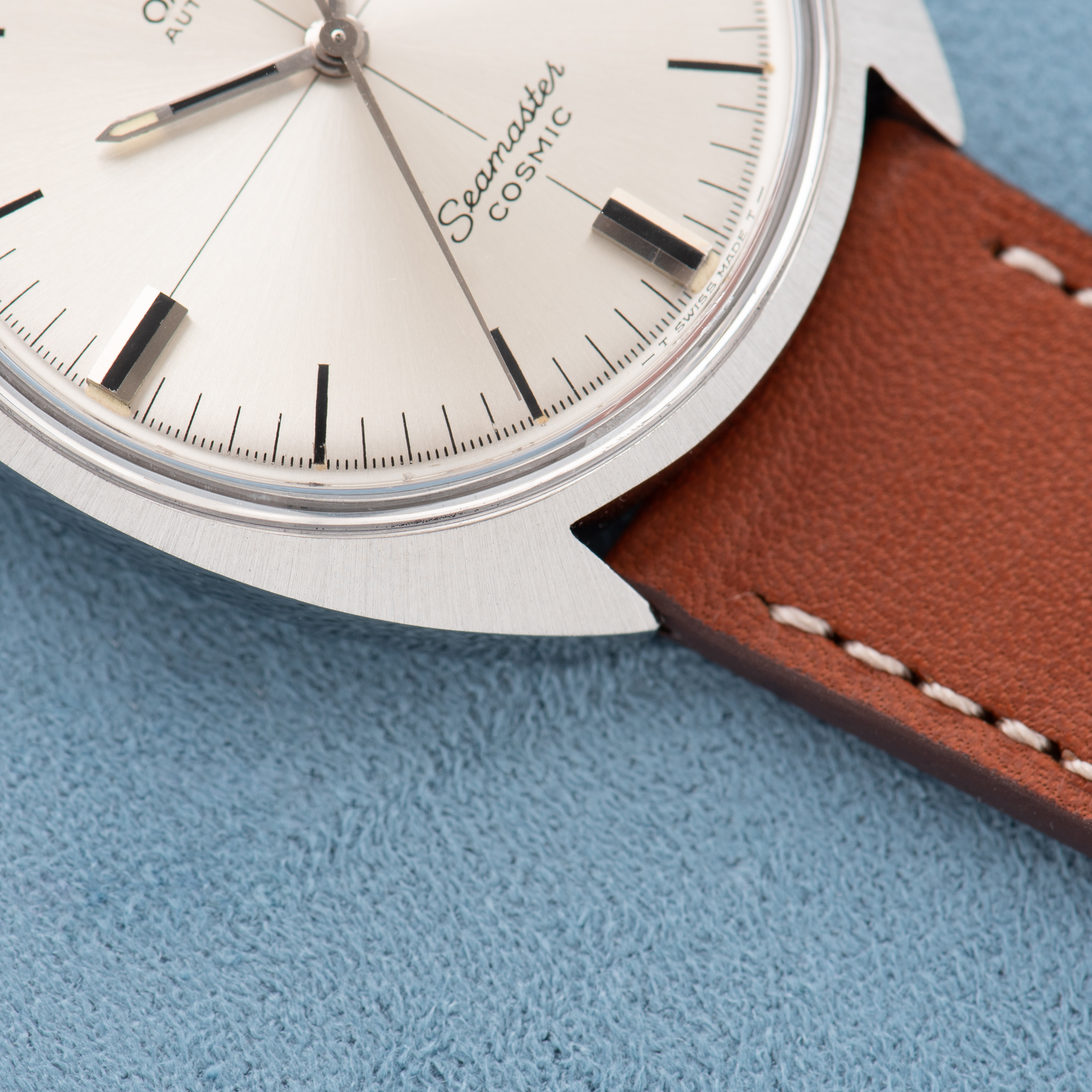 Zicht op Omega Automatic Seamaster Cosmic "Crosshair" Silver Dial ref 166.026 cal 565
