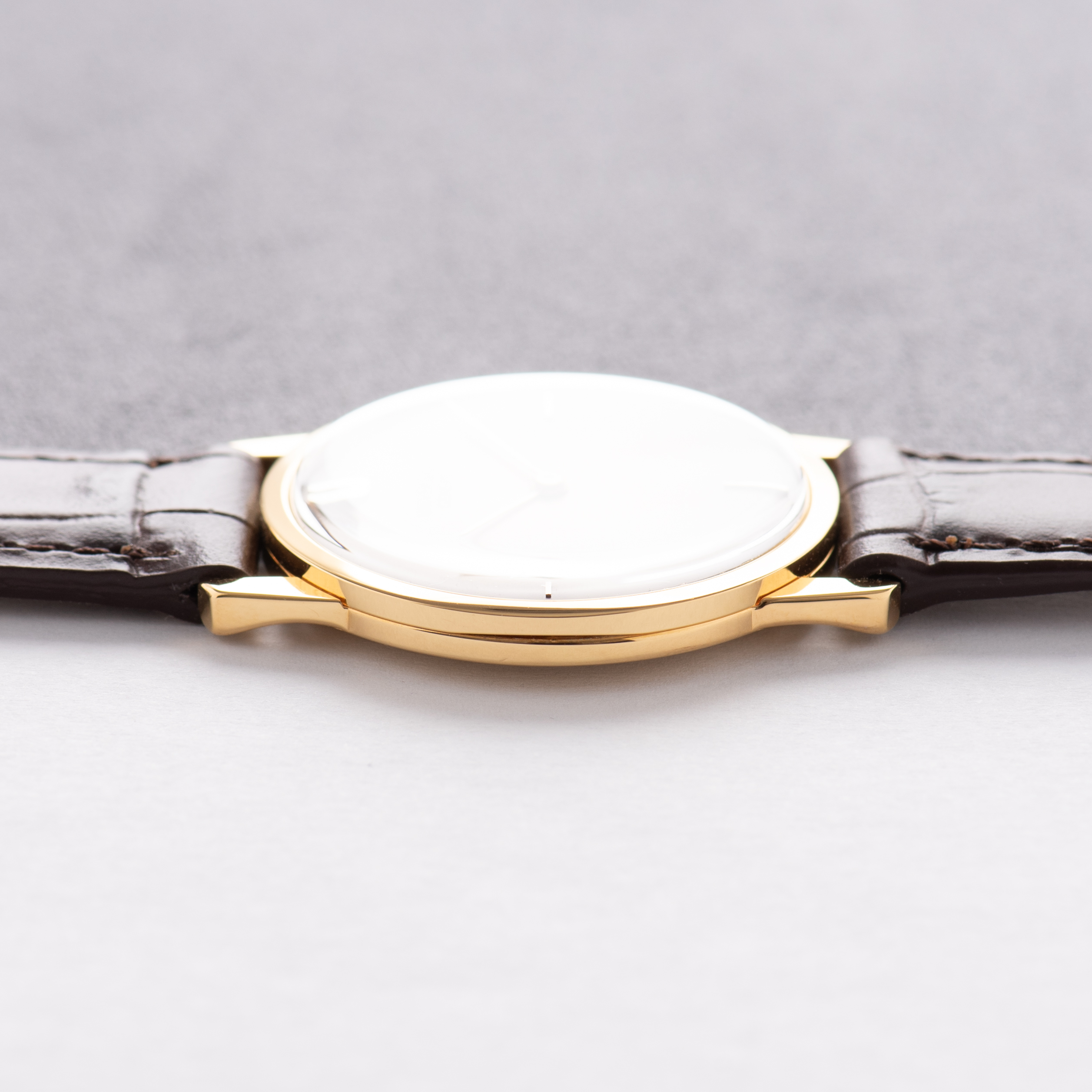 View of Universal Geneve Caramel Dial Extraslim Cal 42 from 1970