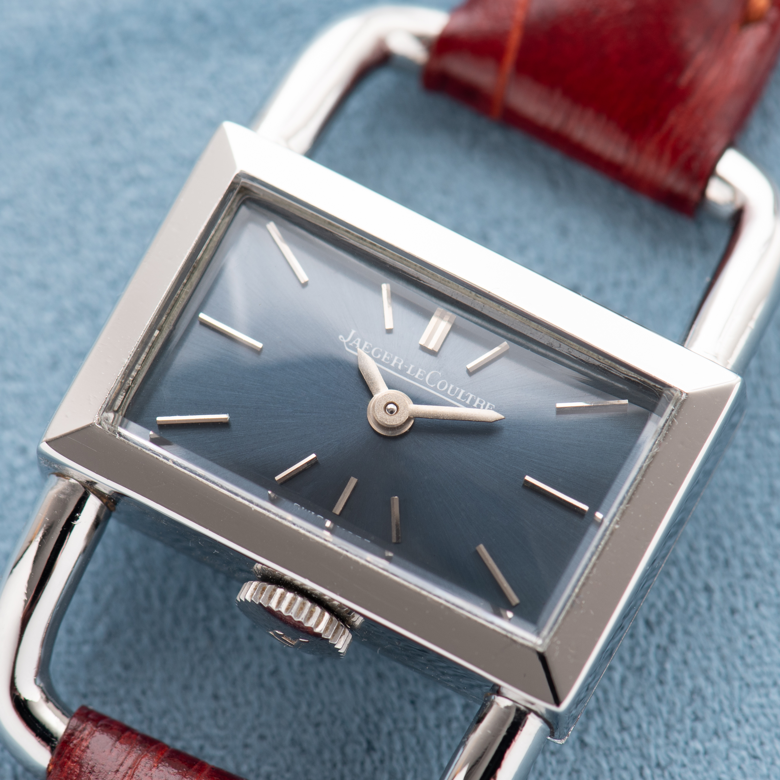 Zicht op Jaeger-LeCoultre Etrier Lucchetto voor Hermès Blue Dial Ref 1670.42