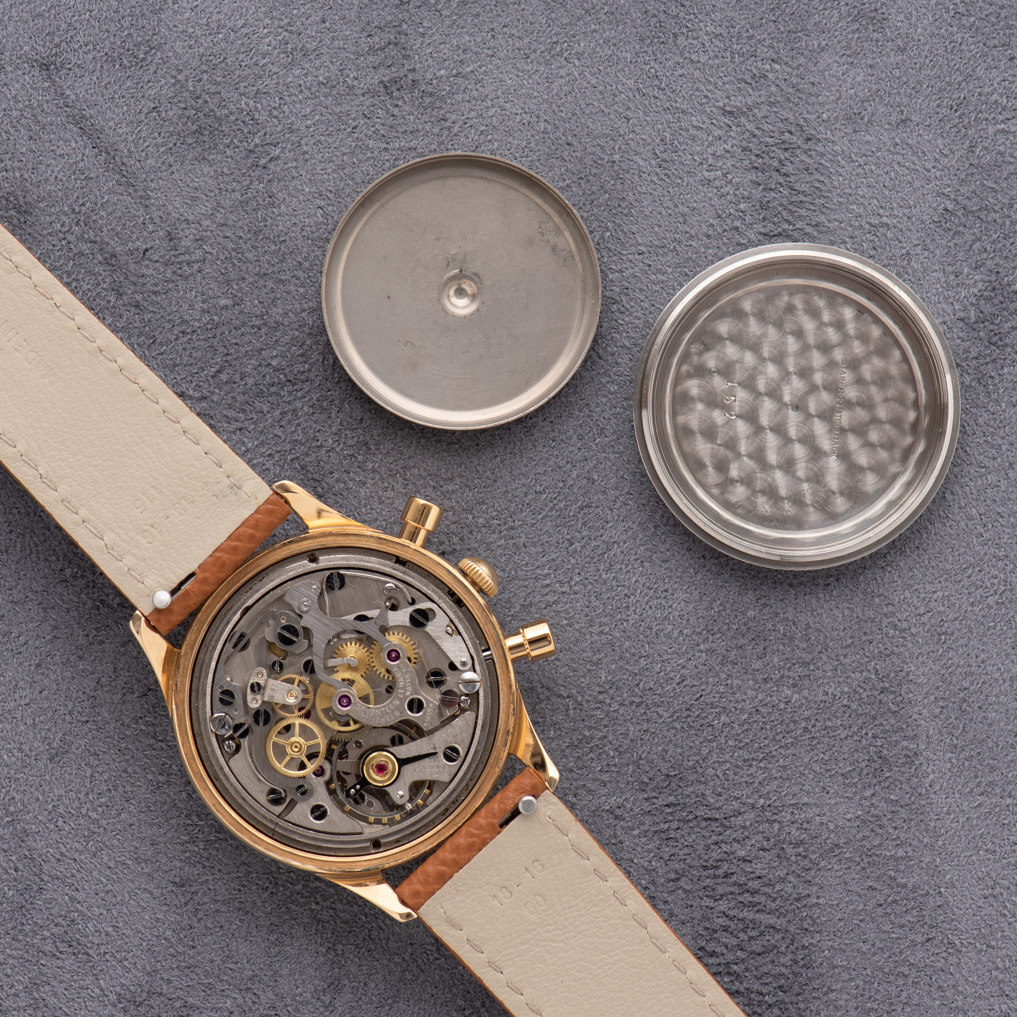 Zicht op Lemania 105 Antishock Antimagnetische Chronograaf Lemania 1275 uit 1960"