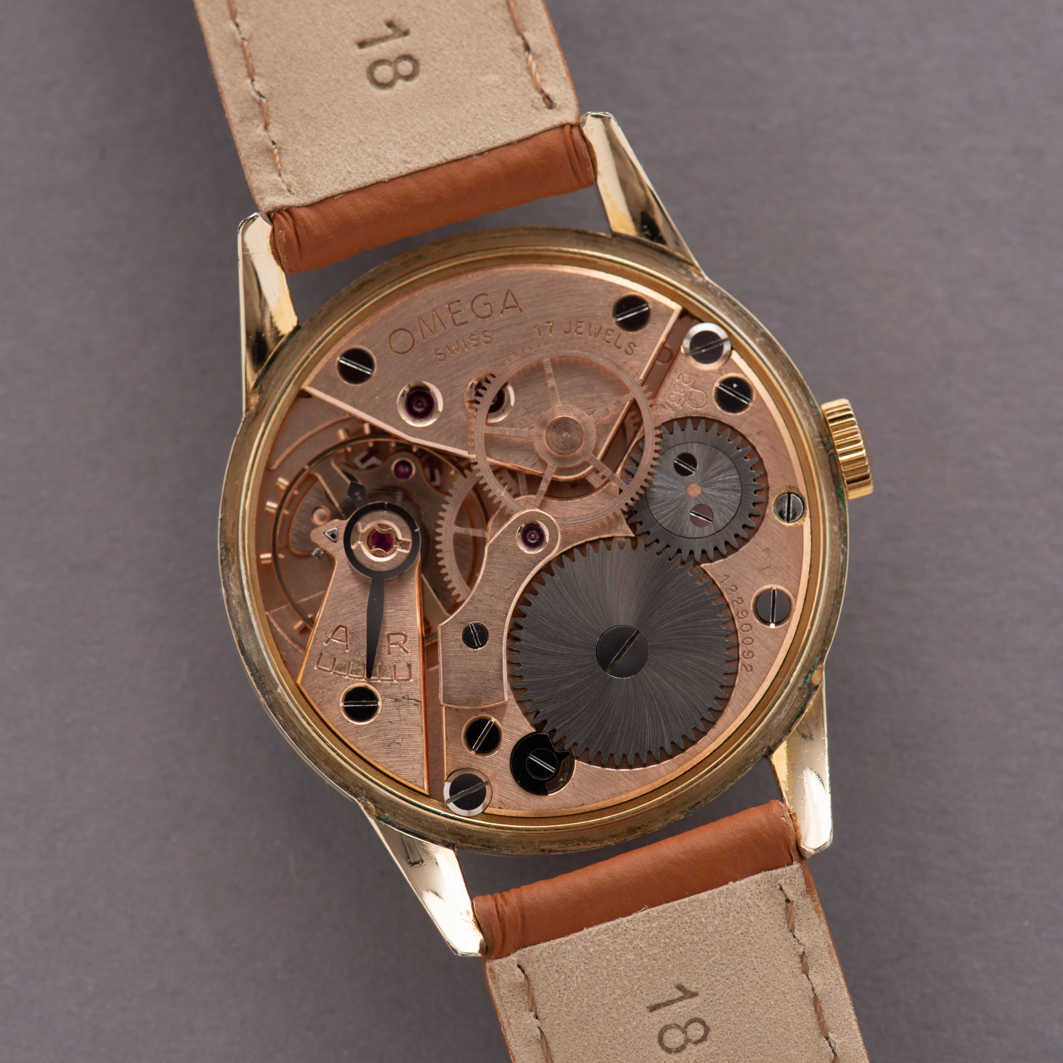 Zicht op Omega mécanique cal 283 réf 2513-2 from 1950