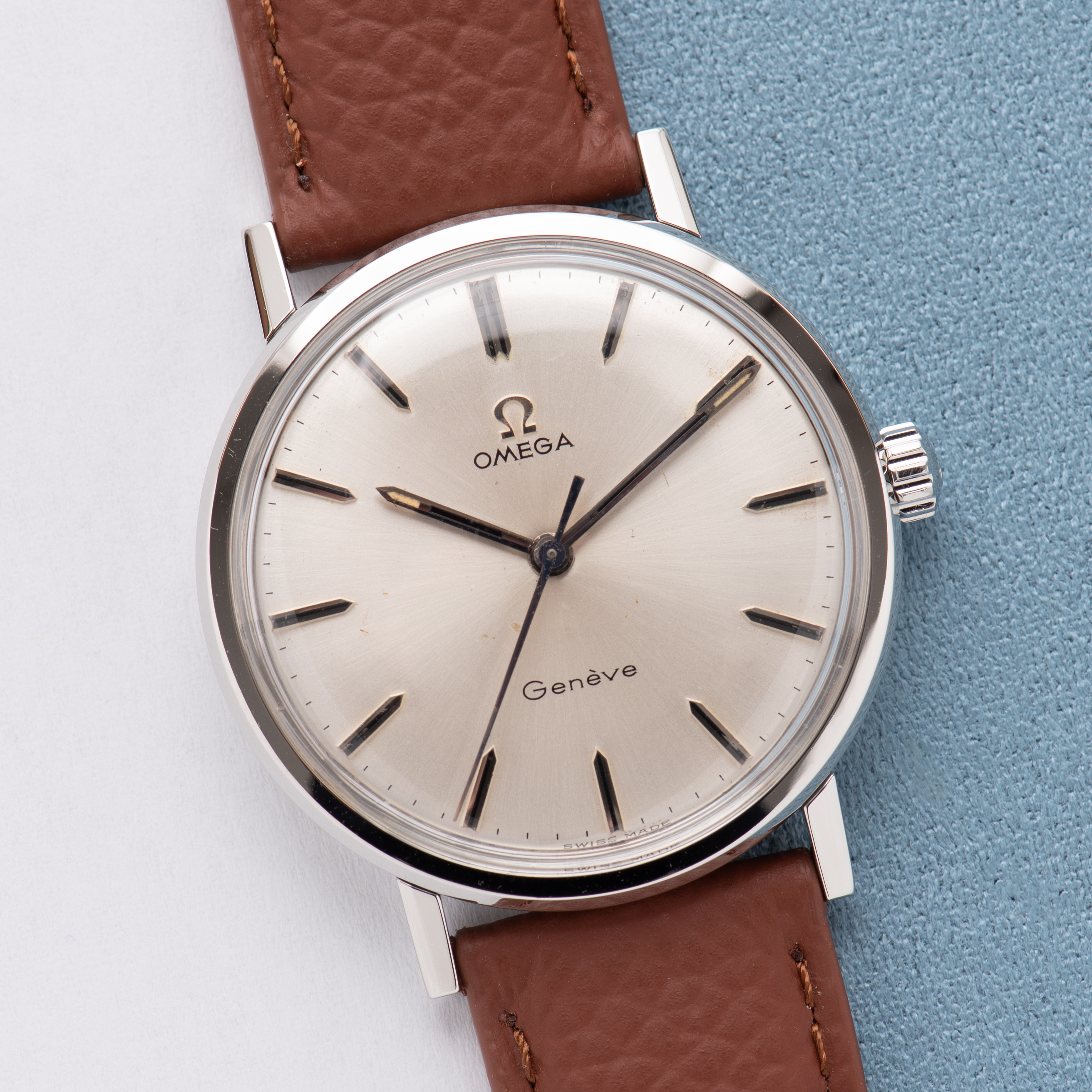 Zicht op Omega Dress Watch Centre Seconds Silver Dial ref 131.019 uit 1969