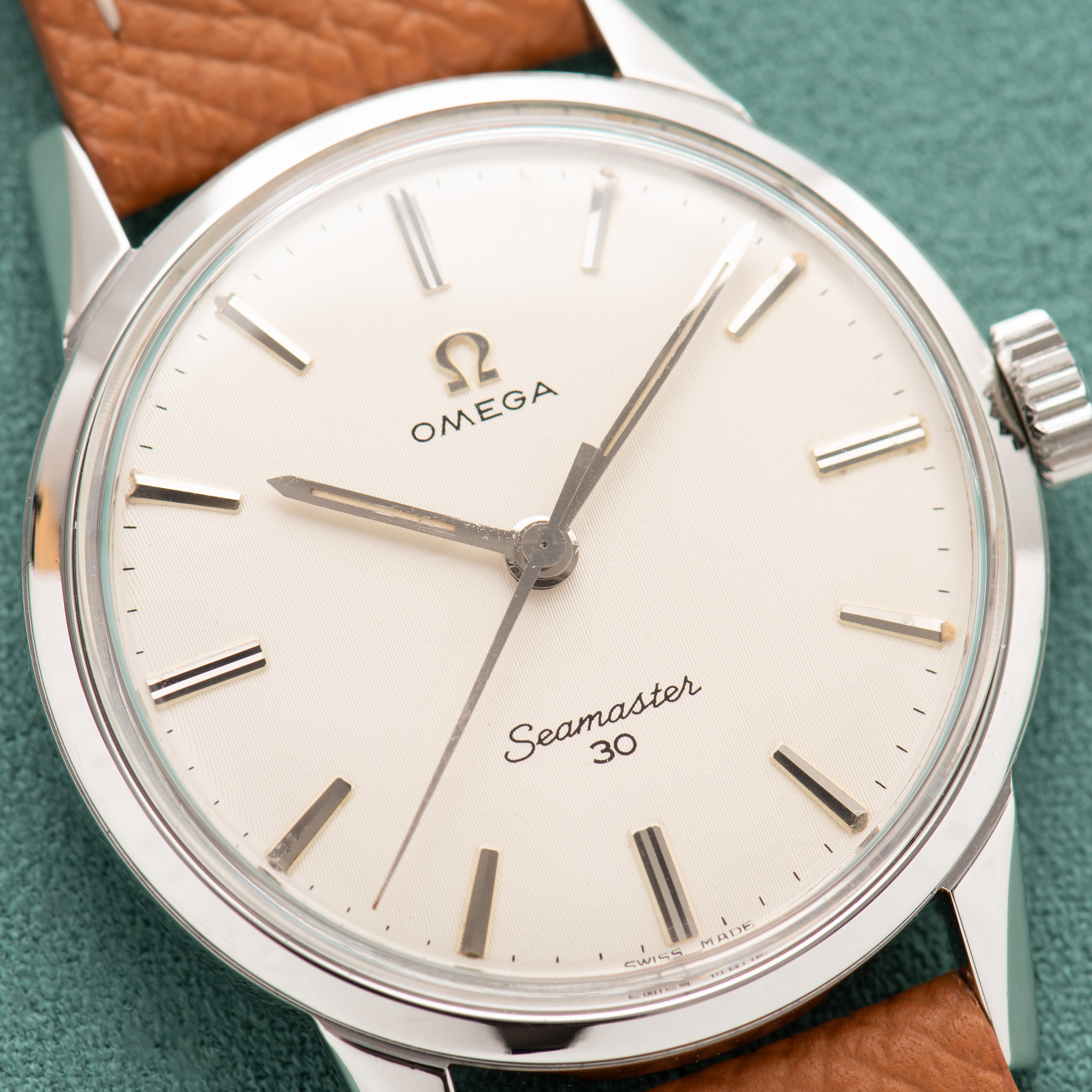 View of Omega Seamaster 30 "Linen Dial" from 1963 Ref 135.003