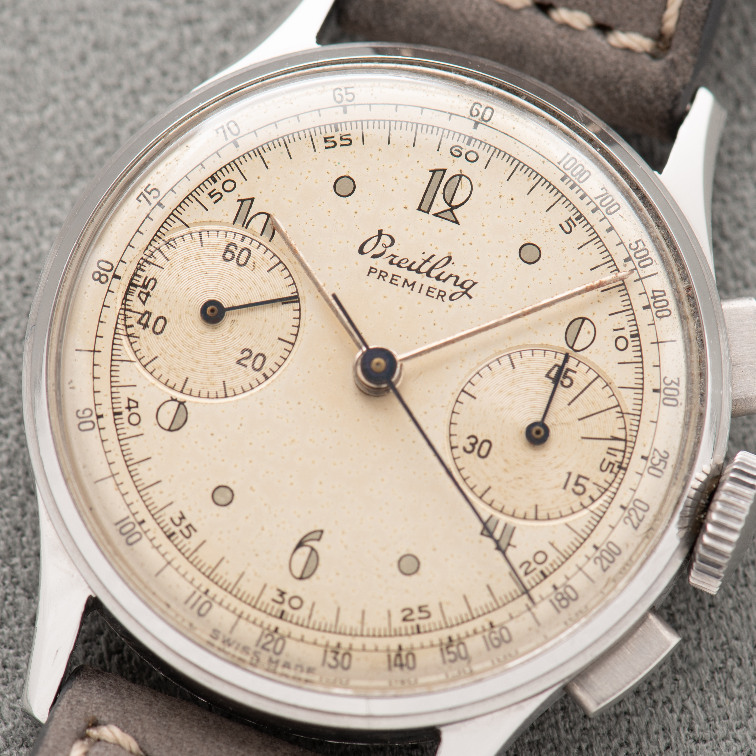 Vue de Breitling Premier Chronograph Unpolished Crème Dial Venus 150 Réf 789 from 1950