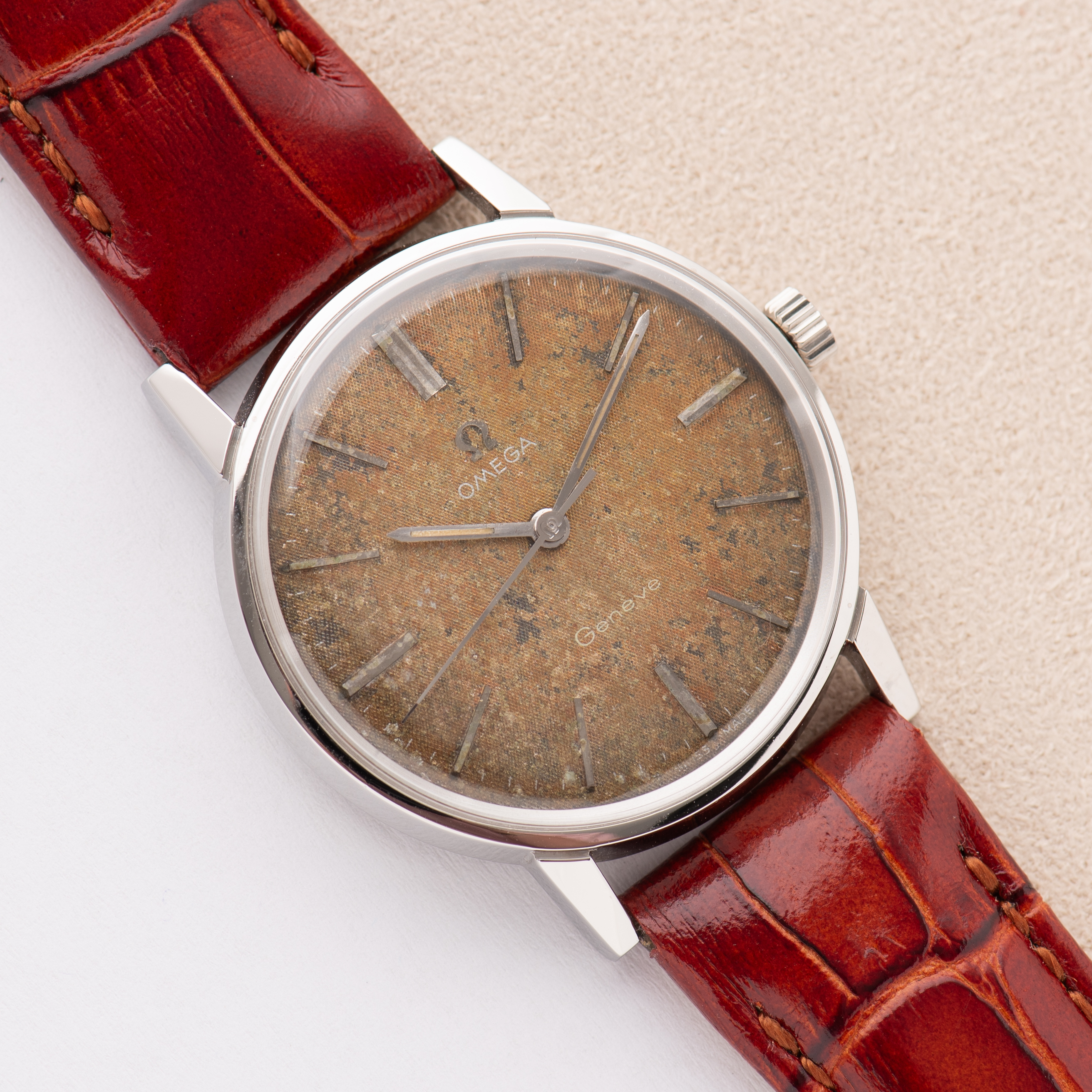 Zicht op Omega Genève Linnen Patina Dial cal 600 ref 135.011 uit 1962