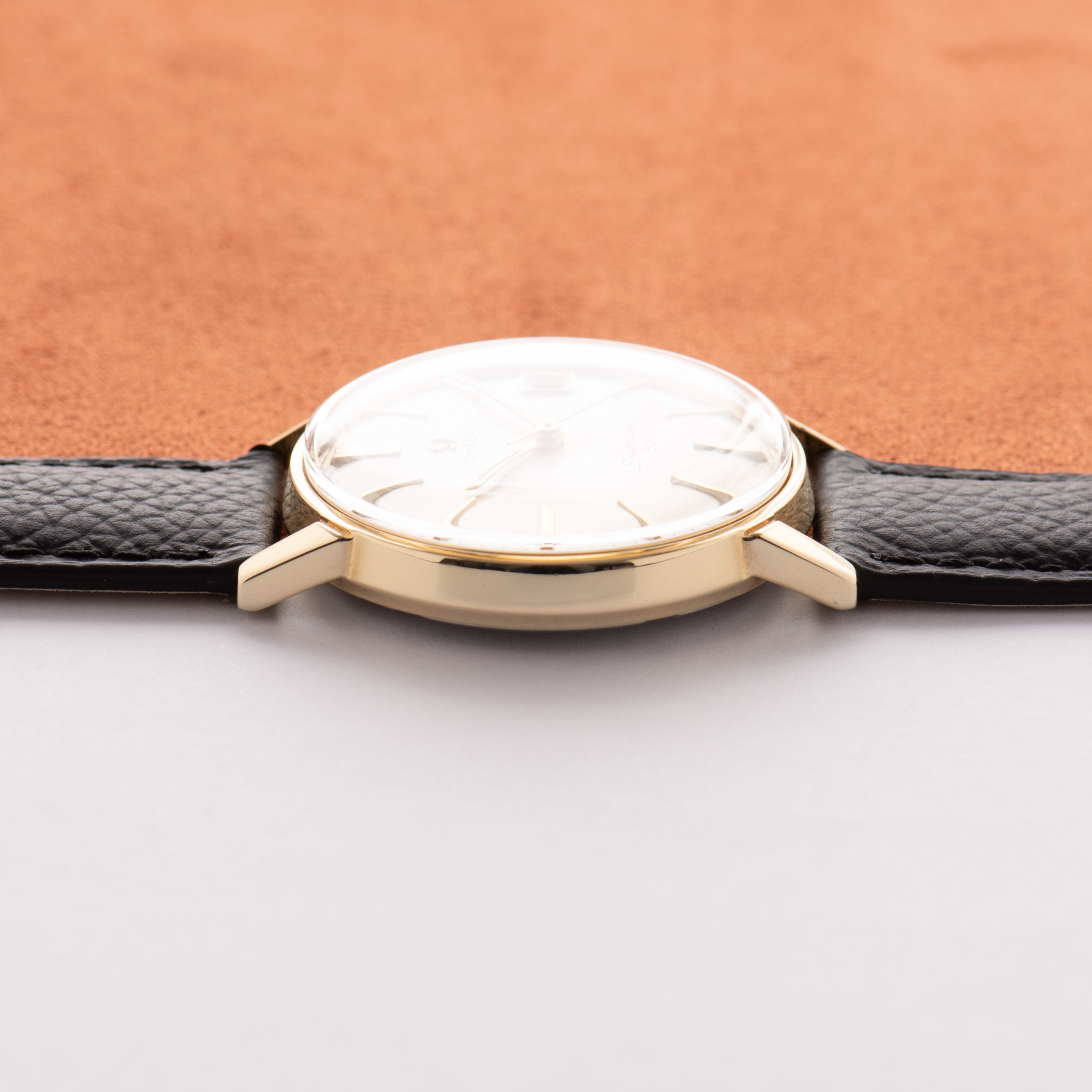 View of Omega Seamaster 600 Goldplated Date Réf 136.011 from 1966