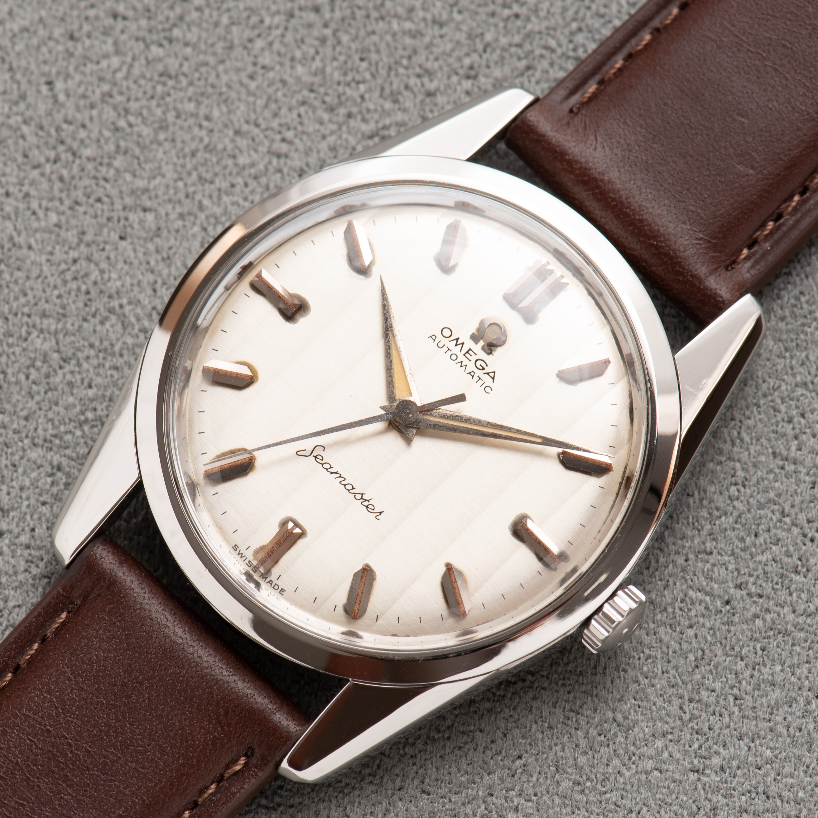 View of Omega Automatic Seamaster Rare Ribbon Dial réf 14700.4 SC from 1960