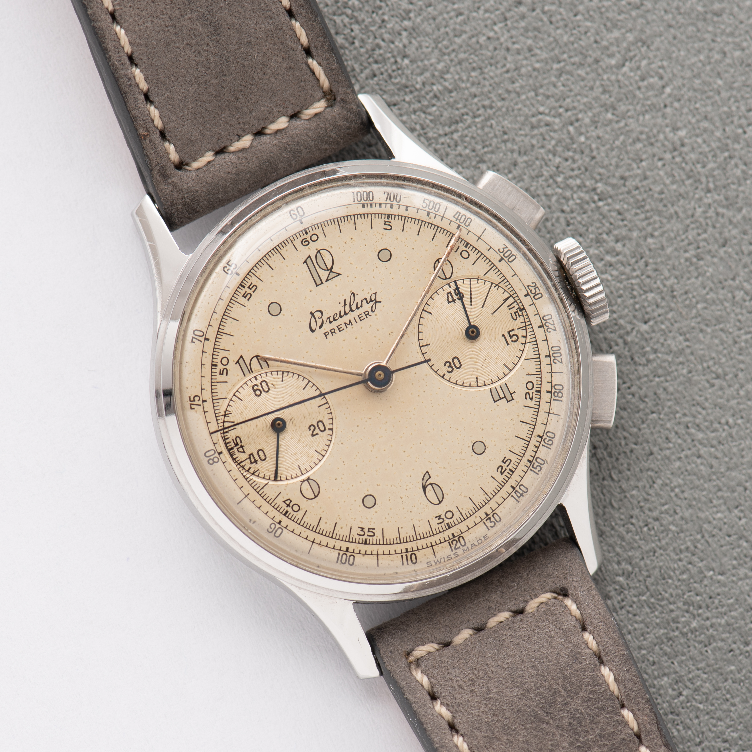Vue de Breitling Premier Chronograph Unpolished Crème Dial Venus 150 Réf 789 from 1950