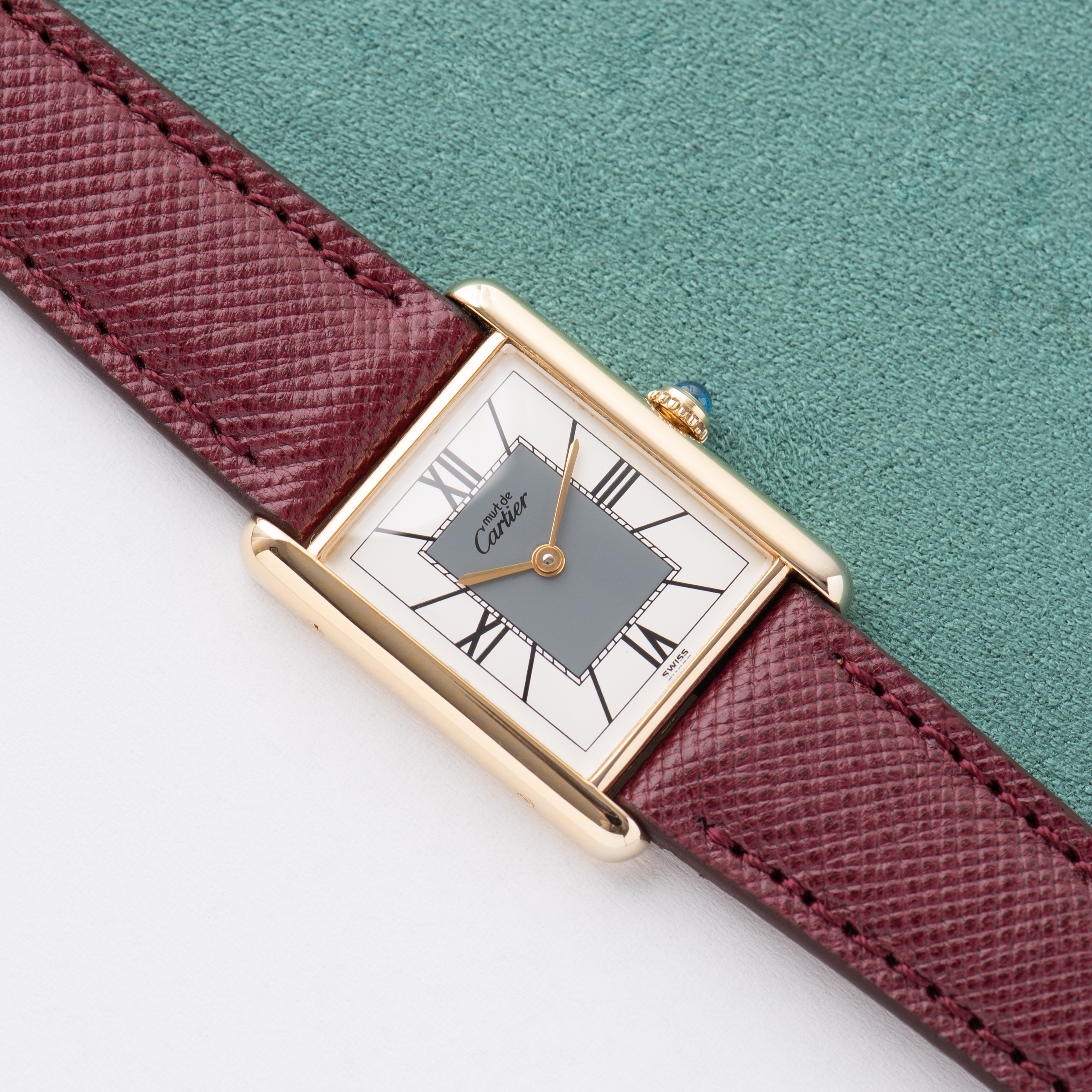 Vue de Cartier Tank De Must Vermeil GM Full Set Réf 590005