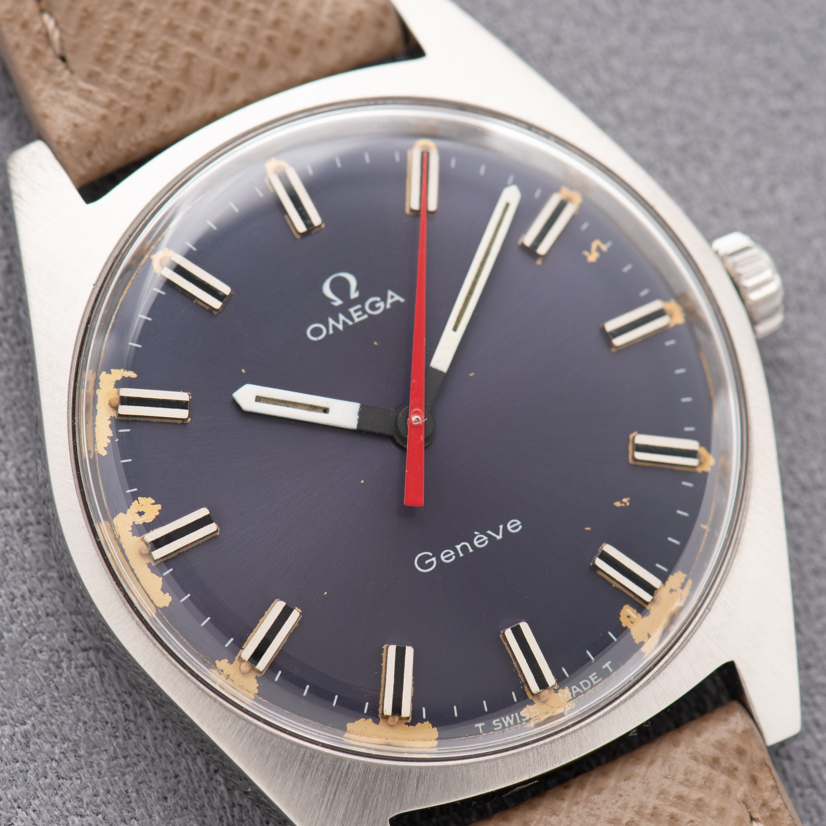 Vue de Omega Genève Blue Patina dial Ultraman Réf 135.041 from 1968