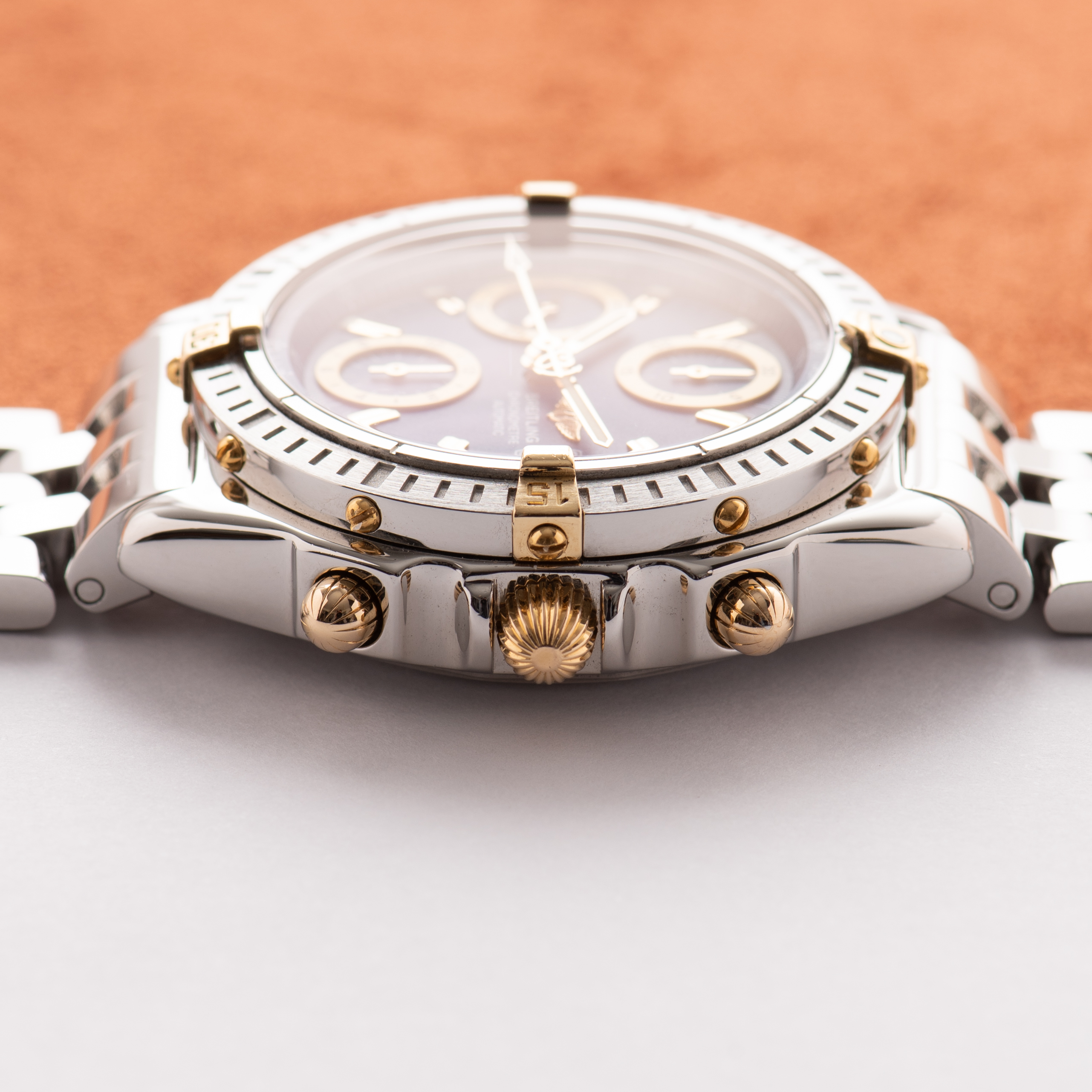 View of Breitling Chronomat Gold/Steel Chronograph Blue dial Réf D13352 FULL SET
