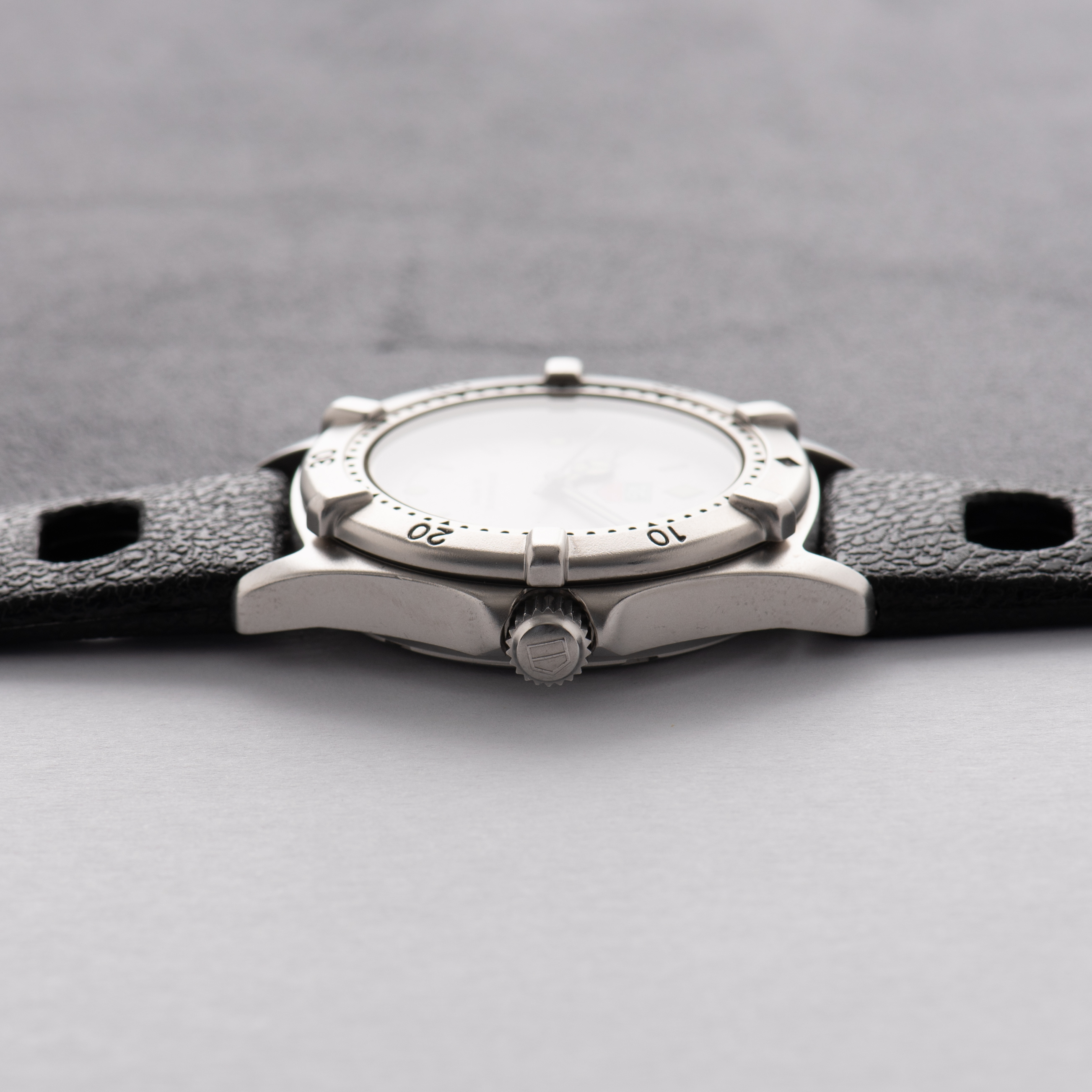 Vue de TAG Heuer Professional 200 meters Diver New Old Stock Réf 962.213