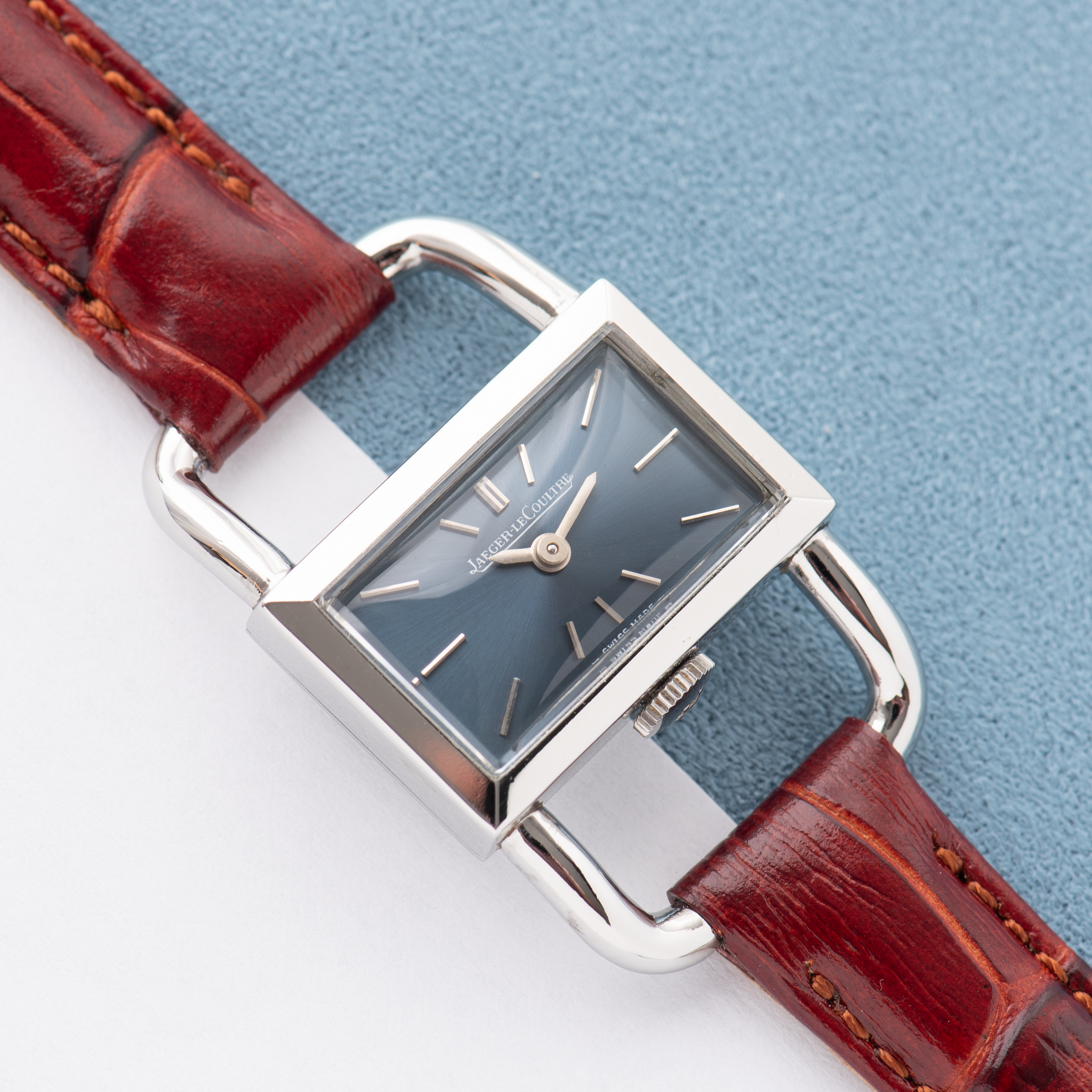 Zicht op Jaeger-LeCoultre Etrier Lucchetto voor Hermès Blue Dial Ref 1670.42
