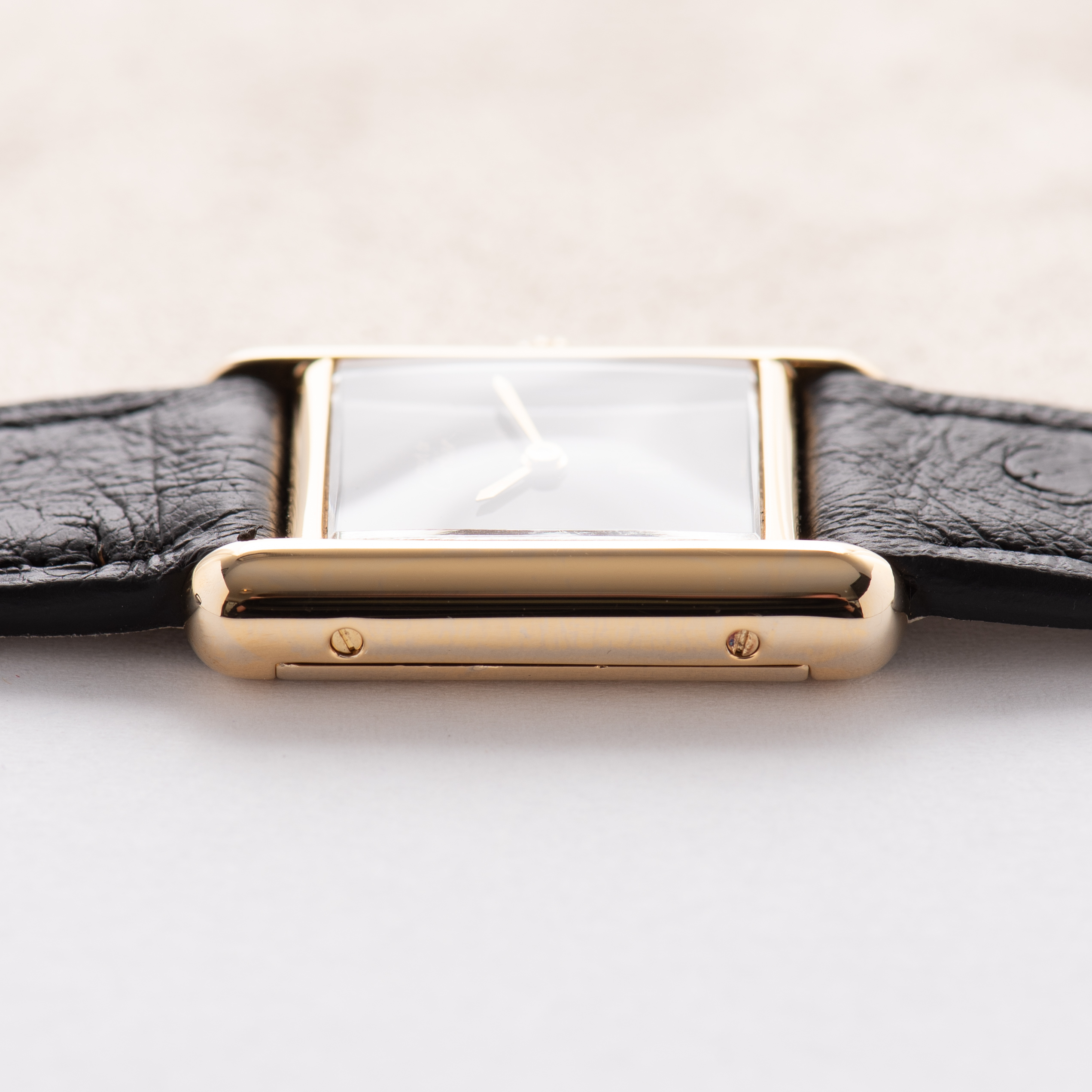 Zicht op Cartier Must de Tank Vermeil PM "Tiger Dial" uit 1980"