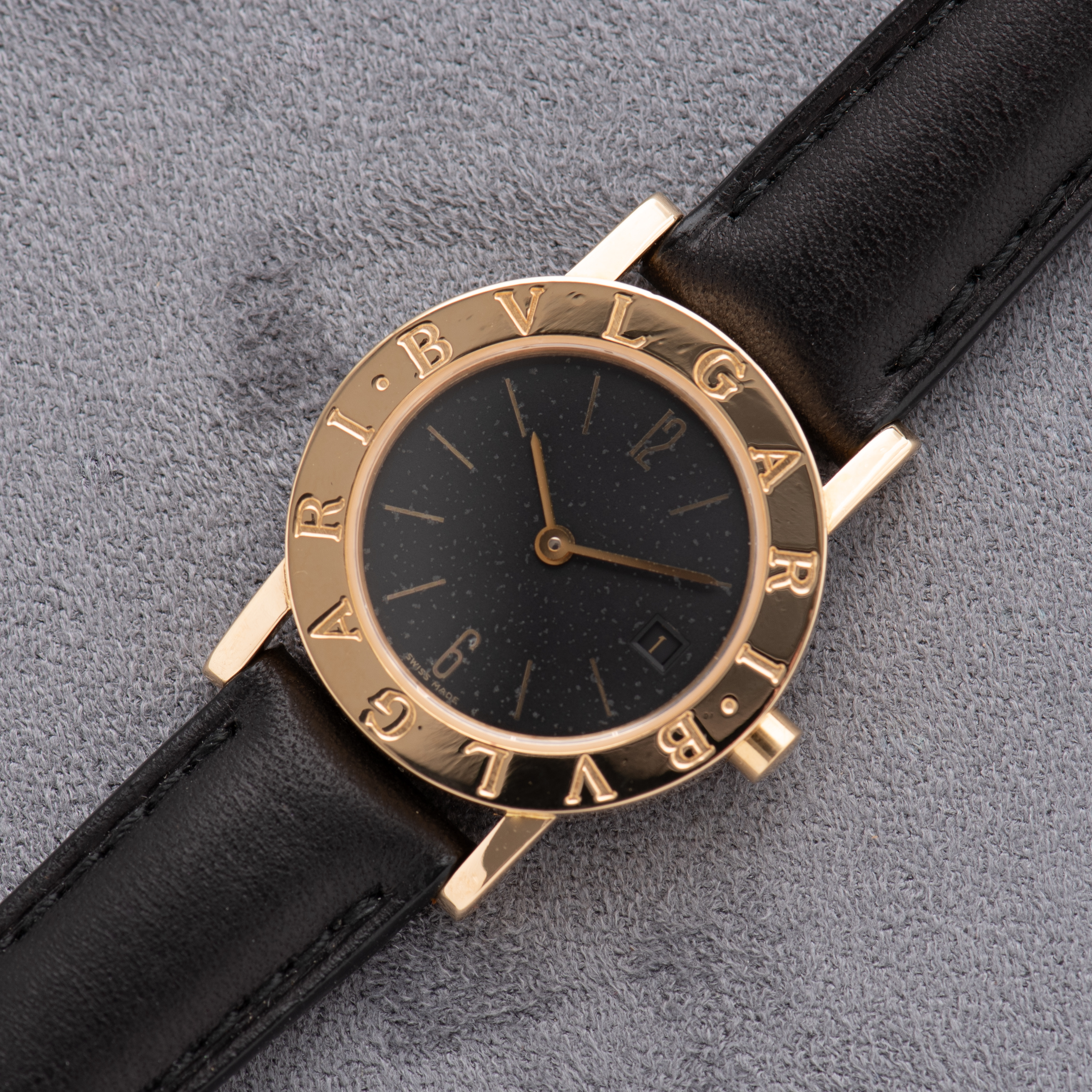 Zicht op Bulgari Quartz BB26S Gold 18K