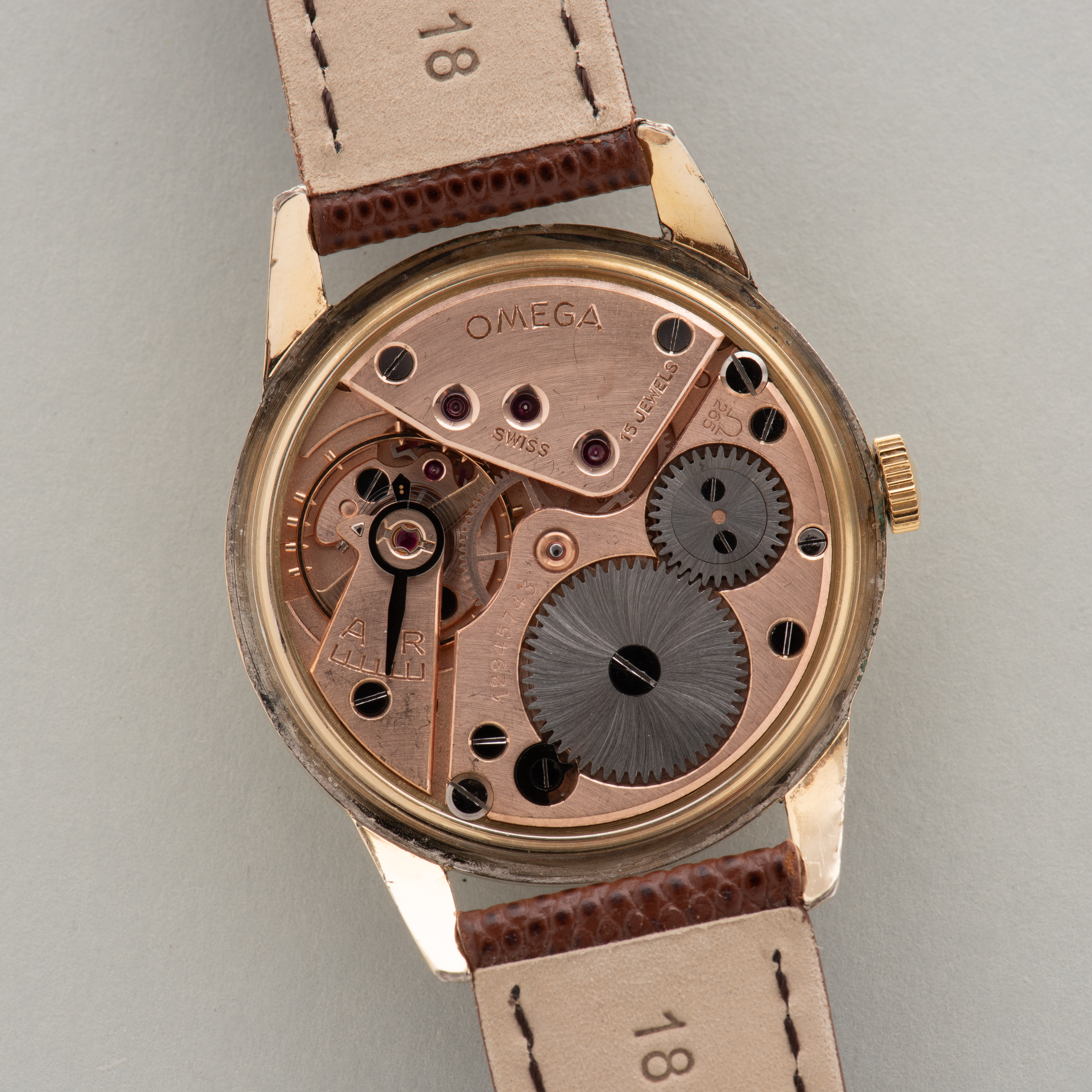 Zicht op Omega Dress Small Seconds Cal 265 from 1950 Réf 2497-2