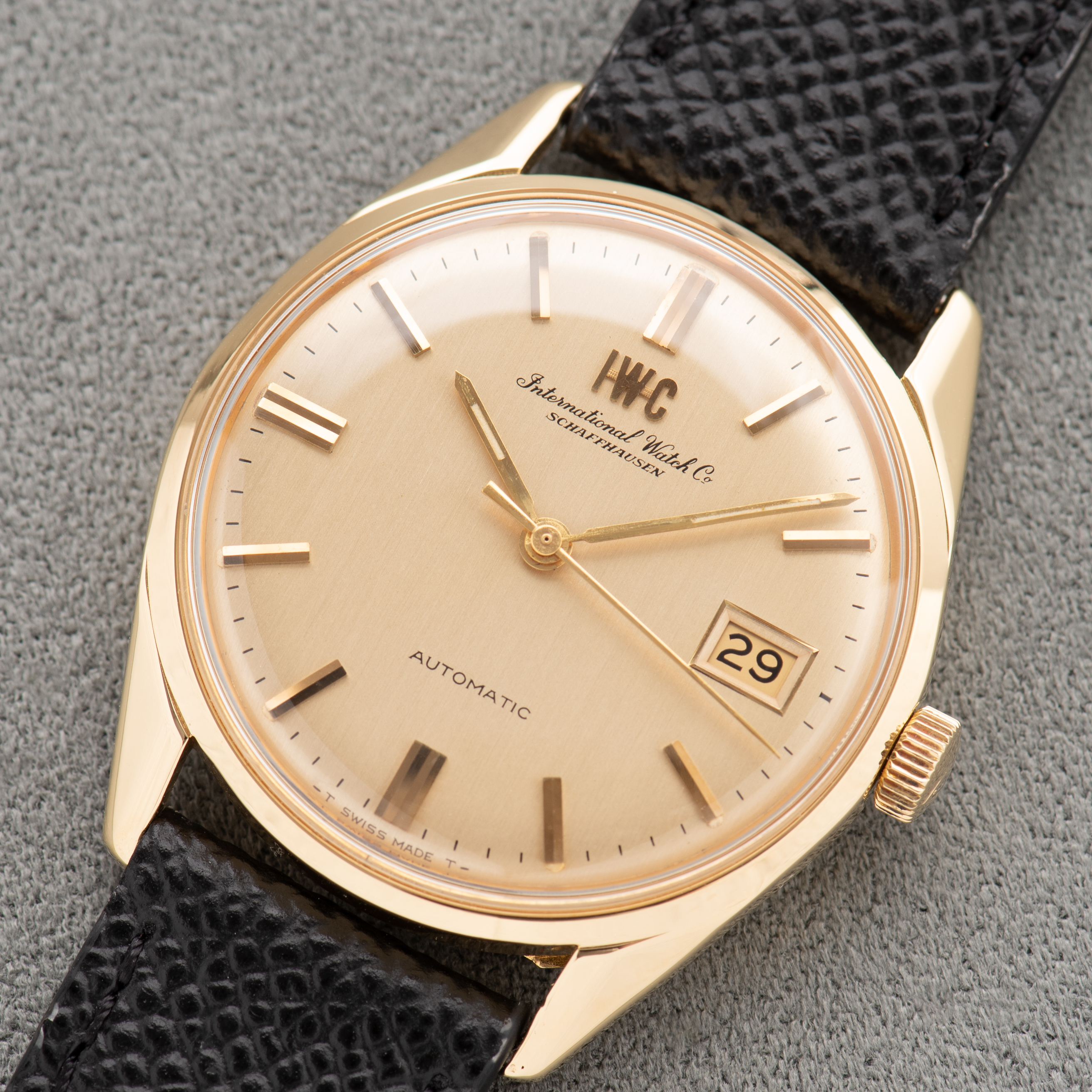 View of IWC International Watch Co Schaffhausen Automatic cal 8541 réf R810A