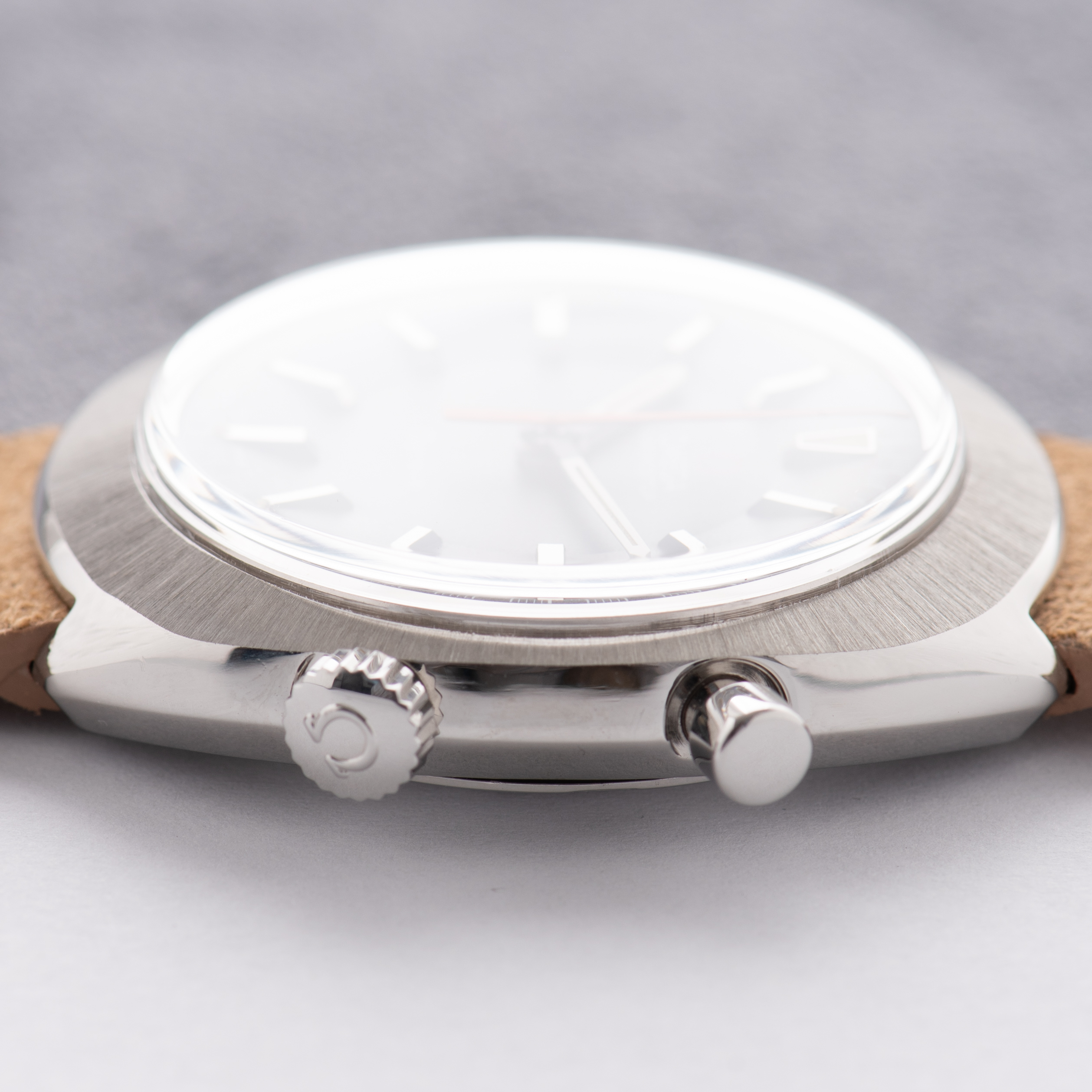 Zicht op Omega Geneva Chronostop Ref 145.010 vanaf 1968 Cal 865