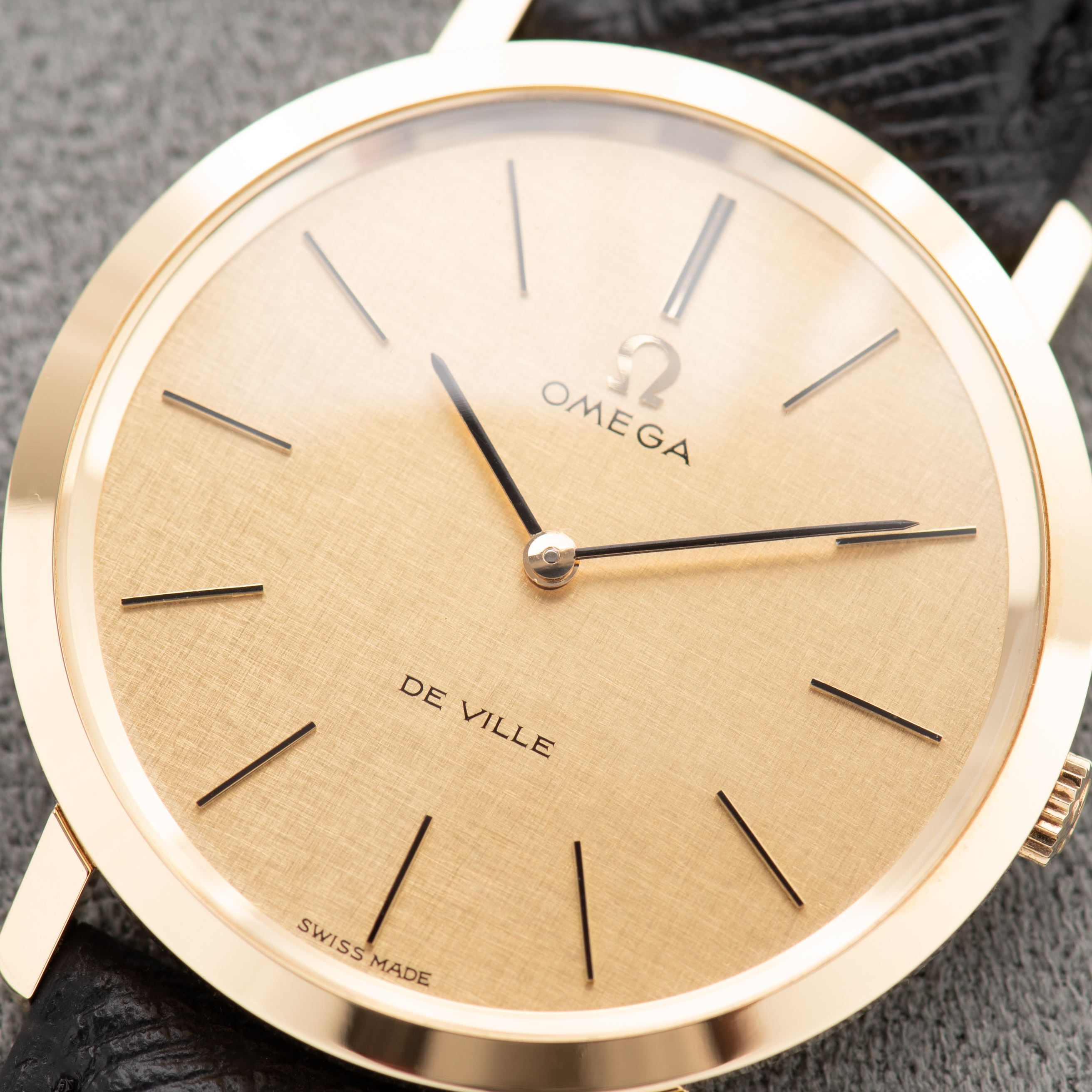 View of Omega De Ville Mécanique Gold 18k from 1970 Réf 111.067