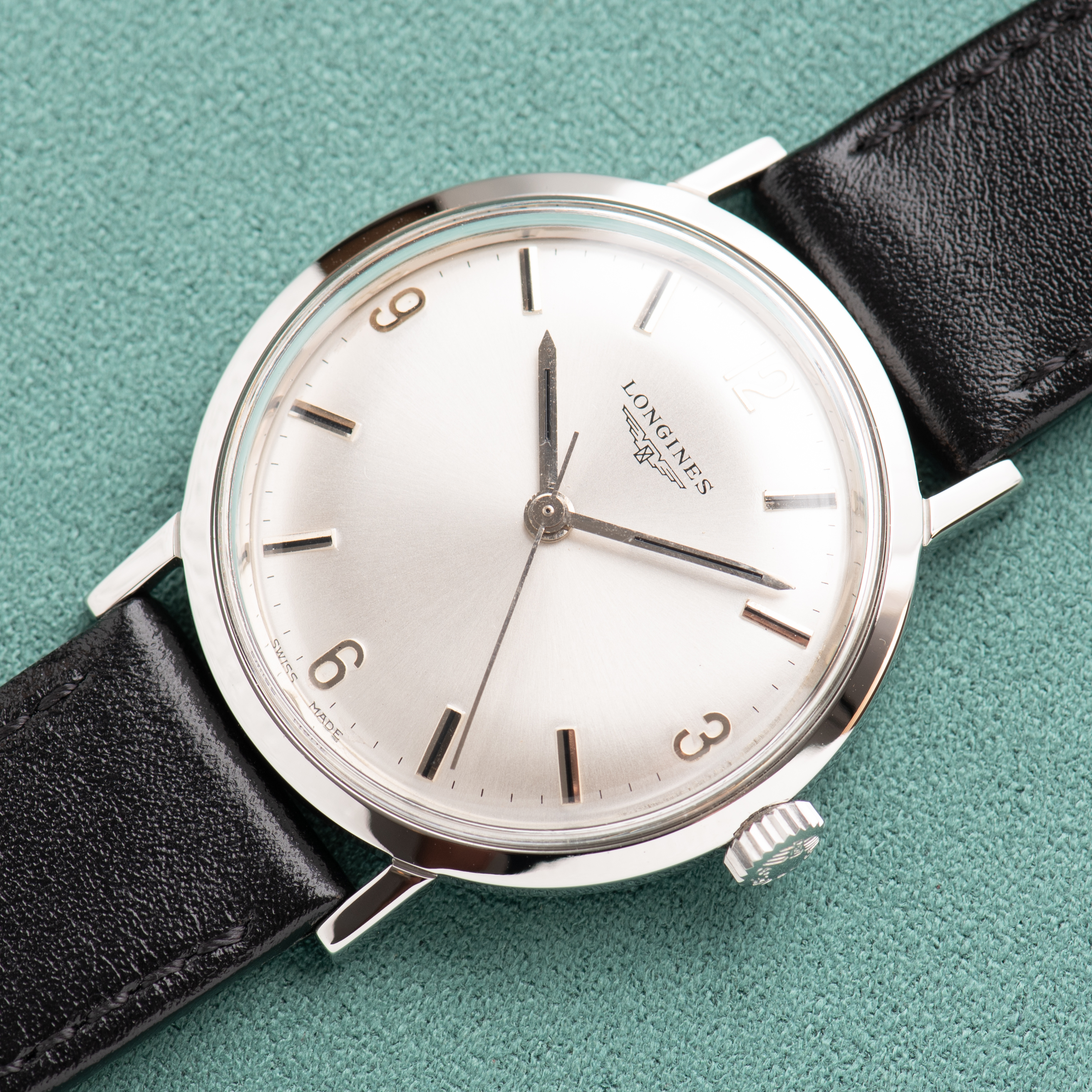 View of Mechanical Steel Longines – Silver Dial – Caliber 284 – Ref. 7839-4 – Circa 1960